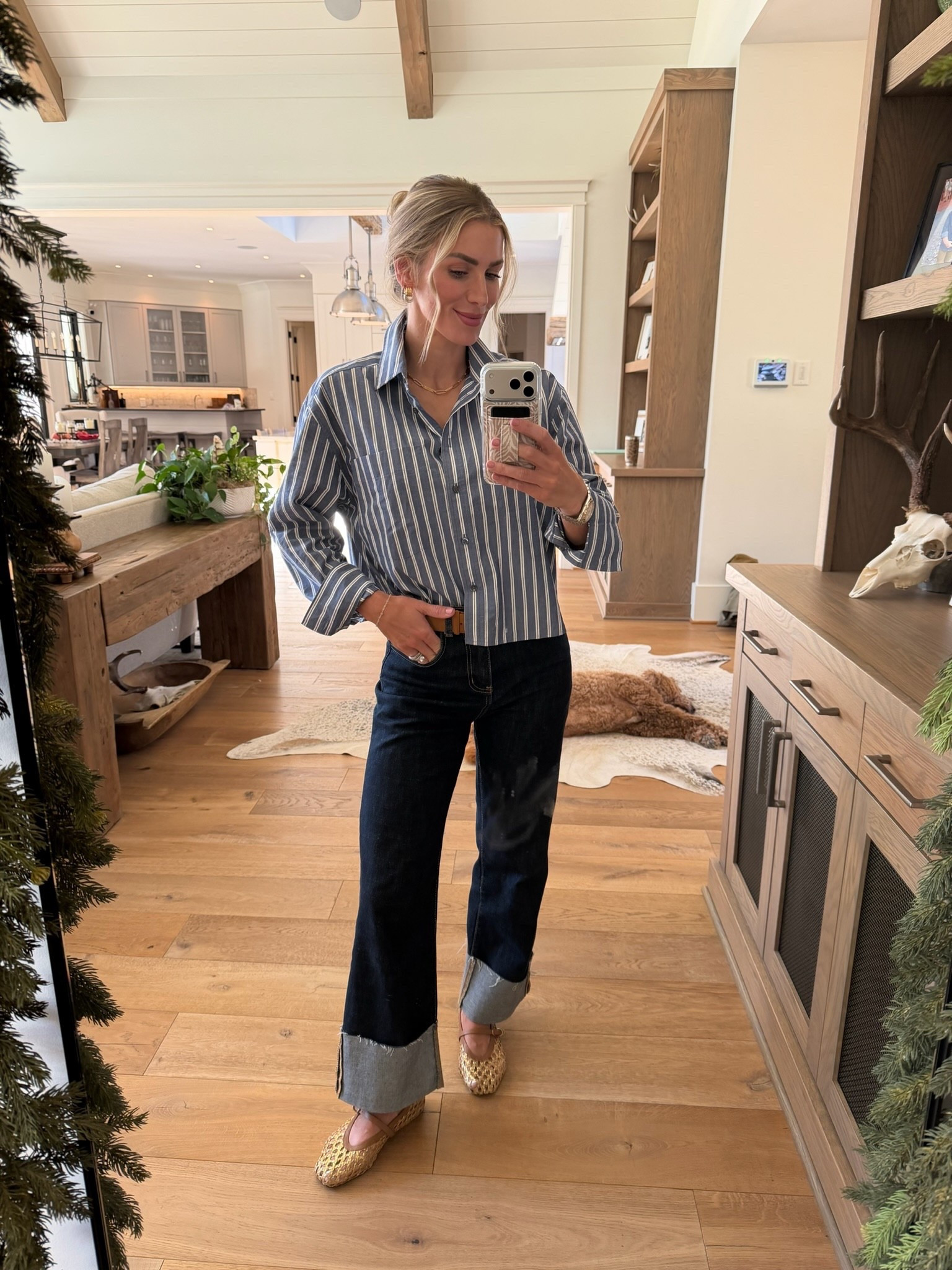 Today’s mom fit! 

Can’t remember where the shirt is from — sorry!!