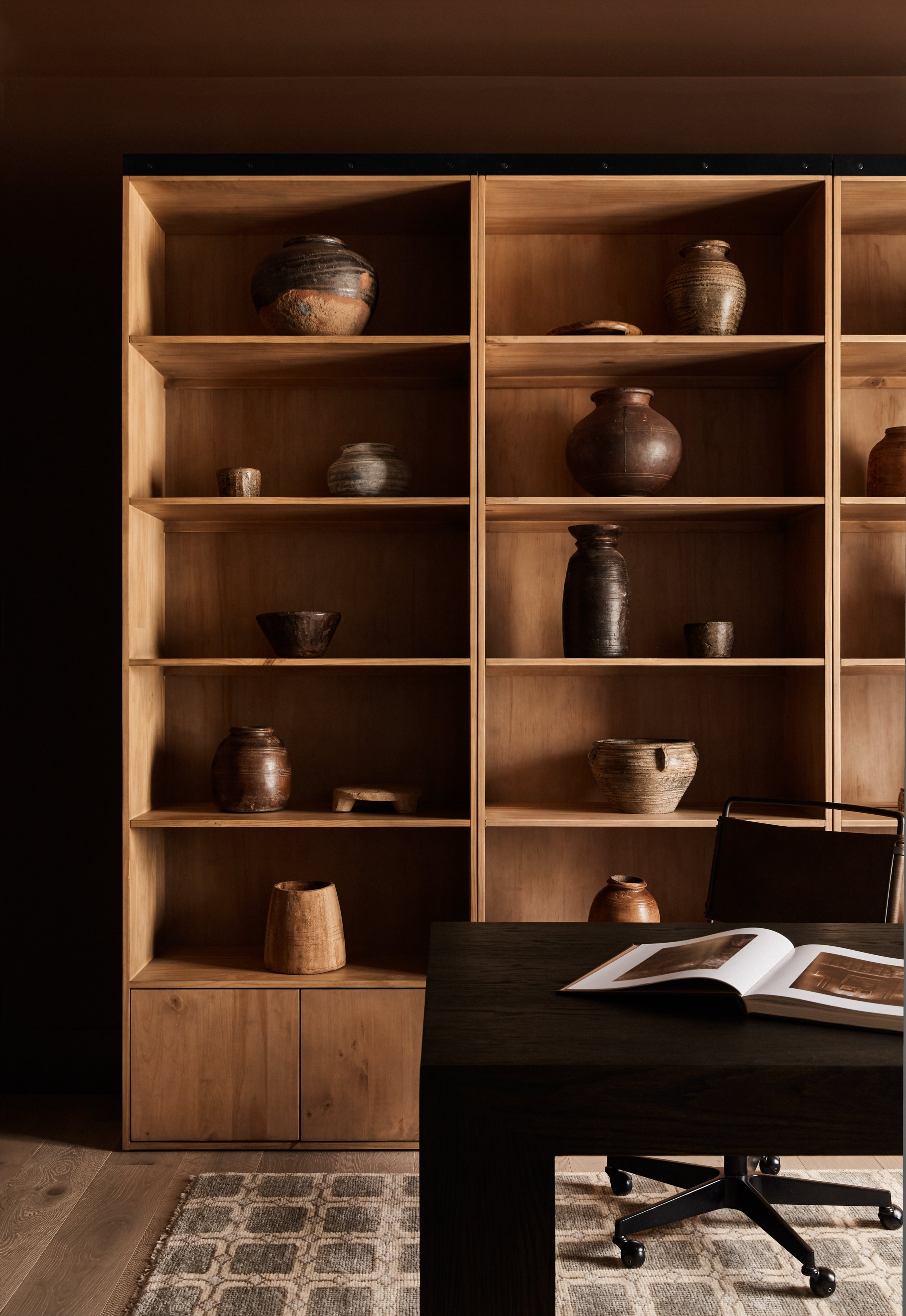 Modern Home Office with Built-in Library 

 #LTKcasa