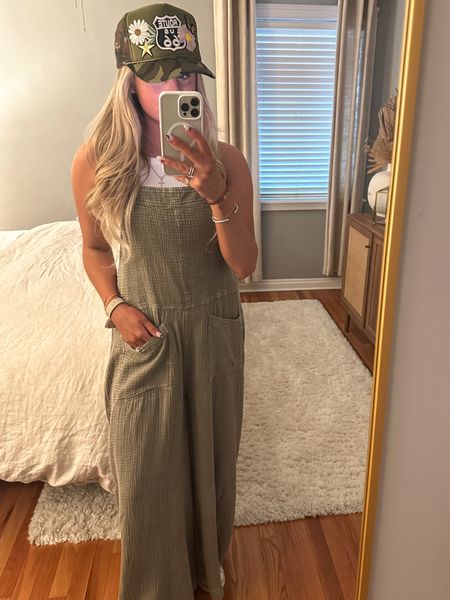Go-to travel fit! I always have to wear a jumpsuit w/ a denim jacket. Comfy & Cozy! My jumpsuit, tank, and trucker hat are all from Uptown Boutique in Springfield MO! I’ve linked similar products below. ✨✈️🧳