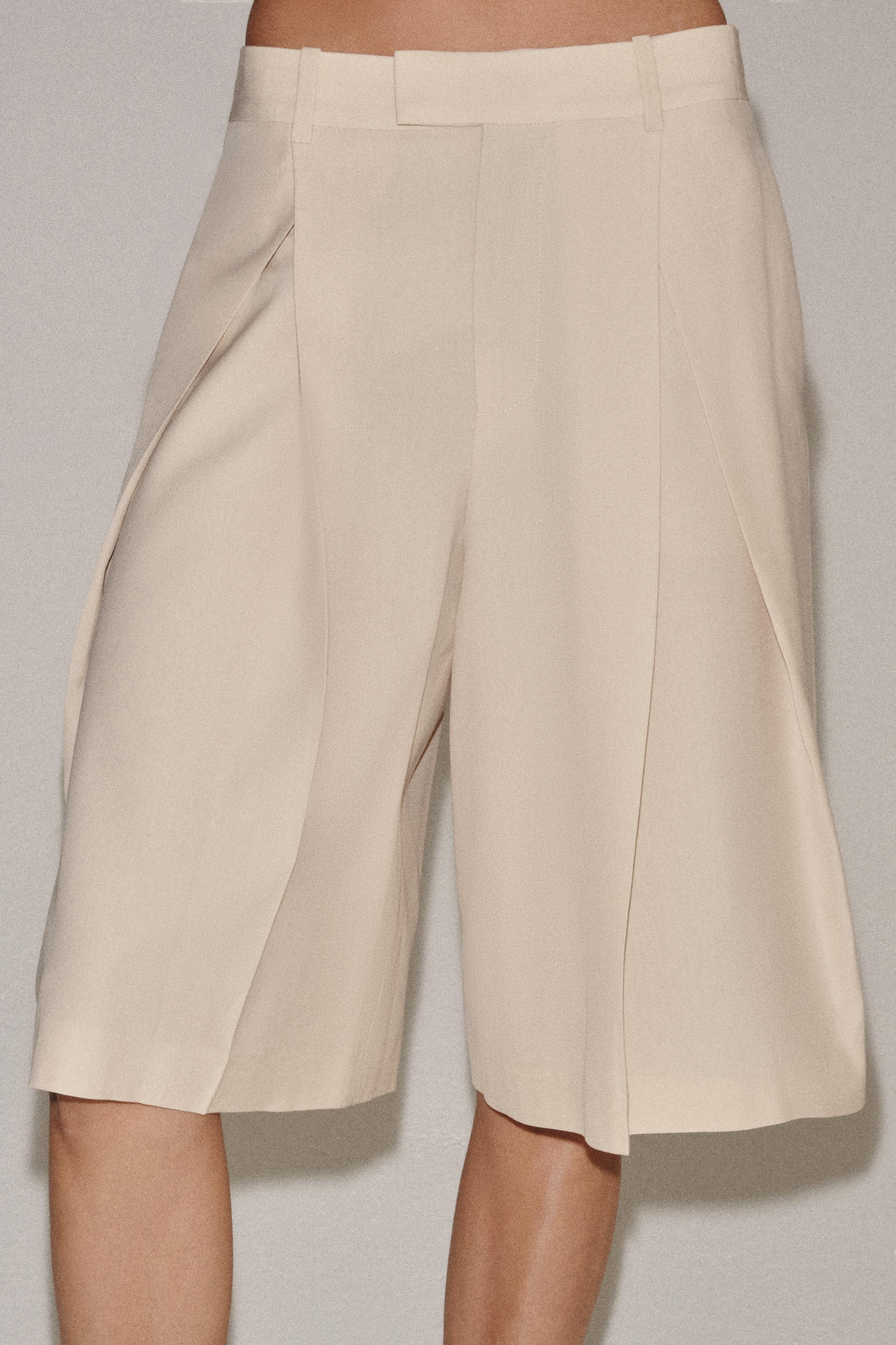 PLEATED WOOL BLEND SHORTS ZW COLLECTION LIMITED EDITION | Zara US