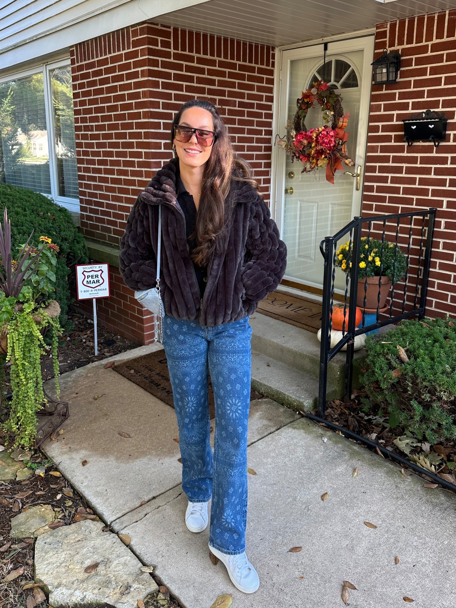 10/10 ootd
fall outfits, Midwest, Fall 

Quay sunglasses 
Save the Duck coat 
Abercrombie jeans (size 25 for me)
Tory Burch belt bag 
Nike Court Royale sneakers 


#LTKItBag #LTKStyleTip