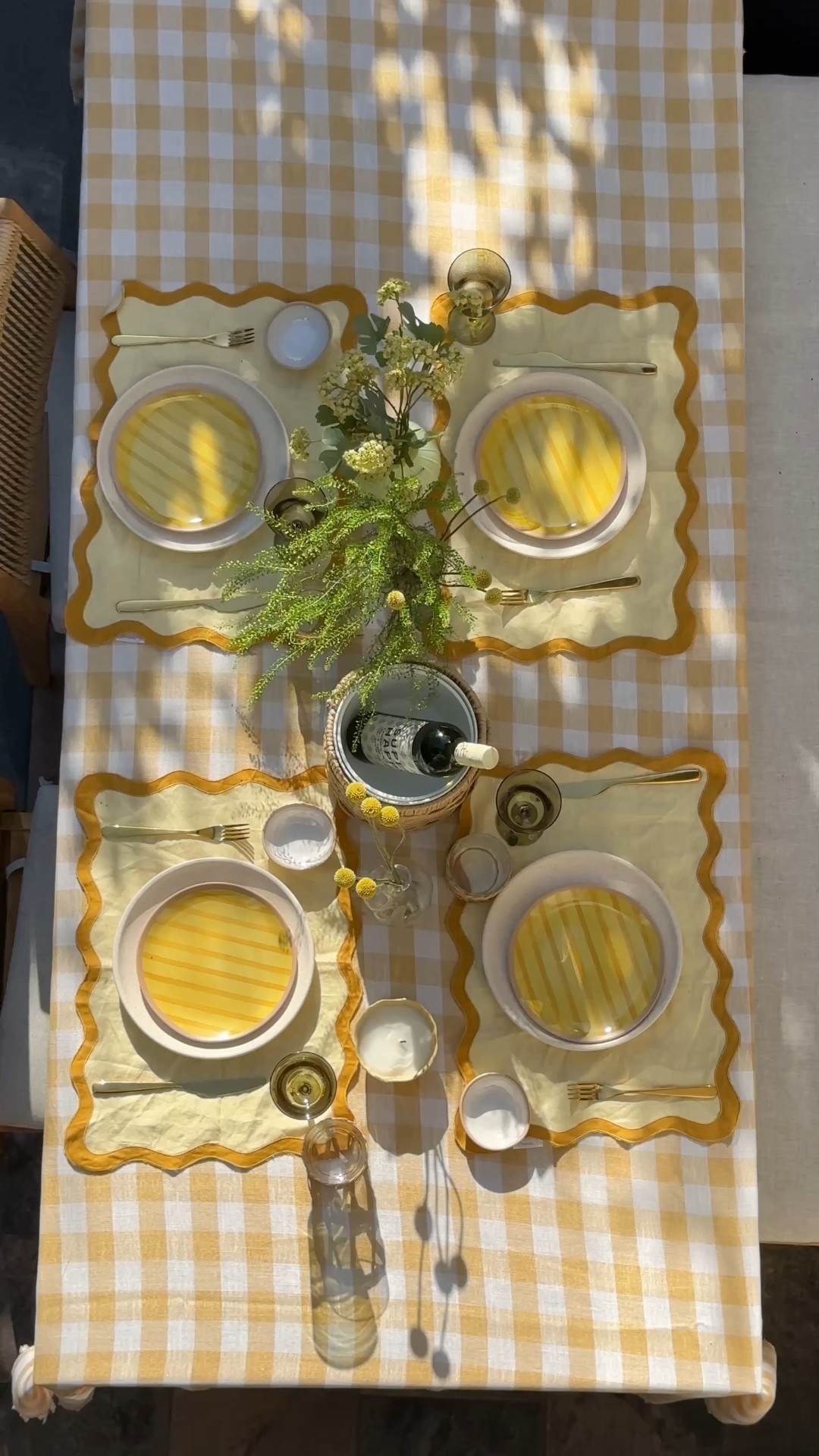 Summer tablescape 💛

#LTKSummerEdit #LTKSeasonal #LTKHome