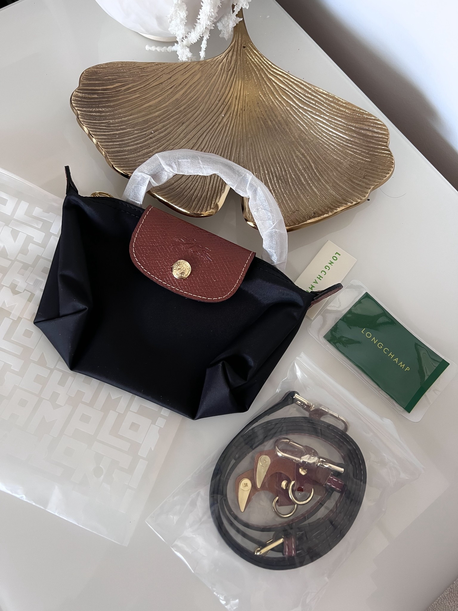 Grab this amaaaaazing Amazon designer inspired find while you can!! It’s a good one and looks JUST like the Longchamp Le Pliage mini and comes with a strap! Under $20! 