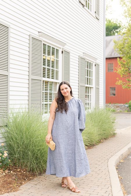 From date nights to trips to get ice cream, @lakepajamas can be worn all weekend long. 💙

On the blog, I share two pieces from their newest collection and how I wear them during my #coastalgrandmother weekends in Connecticut. ⚓️

For blog post and outfit details, click the link in my profile. ☀️