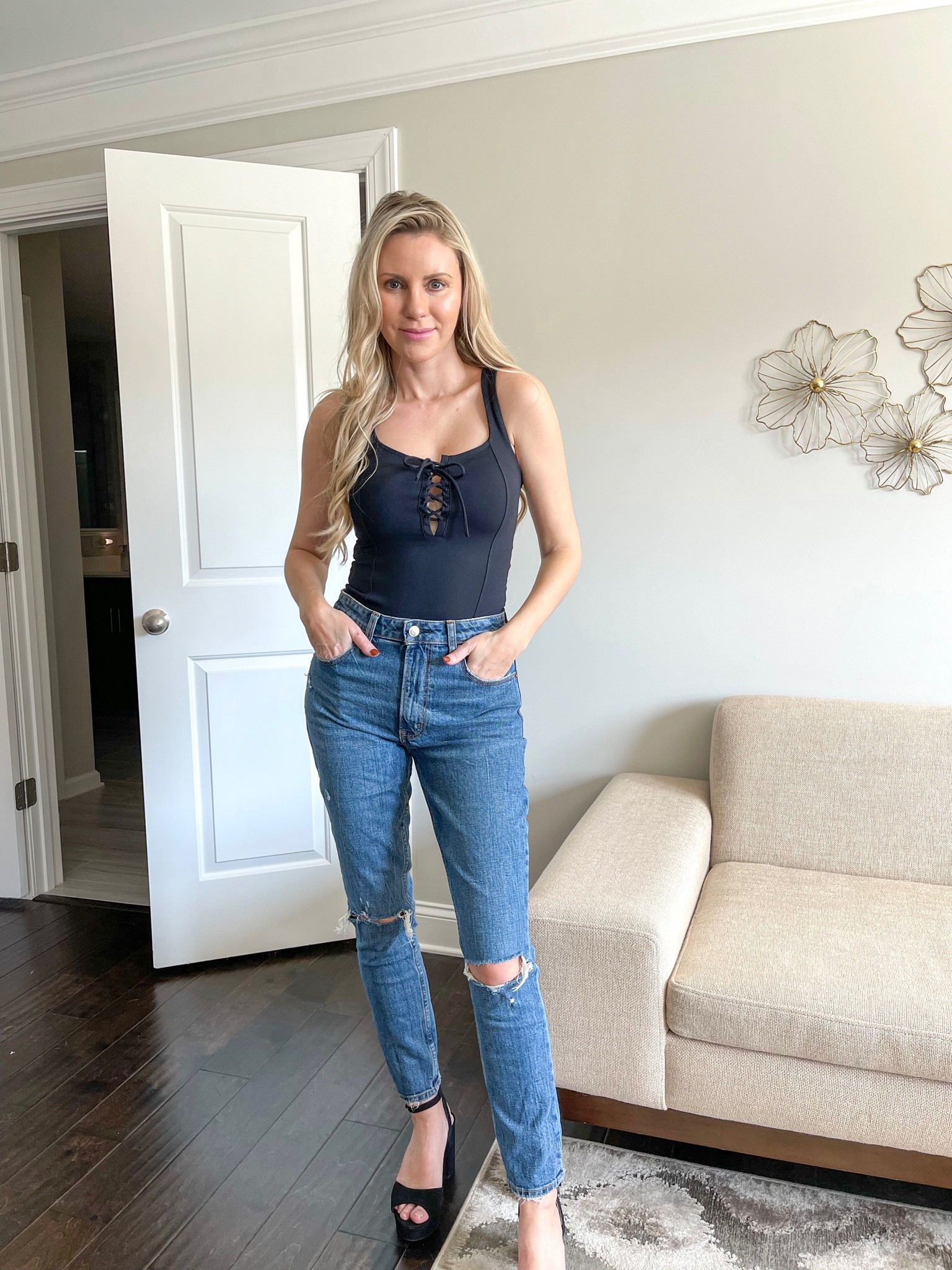 This bodysuit is currently on clearance and almost everything else is 15% off at Abercrombie & Fitch through October 31st!

Abercrombie jeans, bodysuit 

#LTKunder100 #LTKsalealert #LTKstyletip
