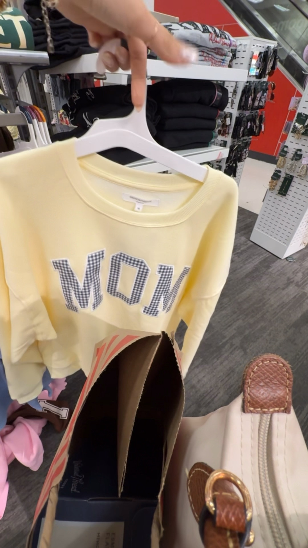 Cutest mom sweatshirt ⭐️✨

#LTKMidsize #LTKSeasonal