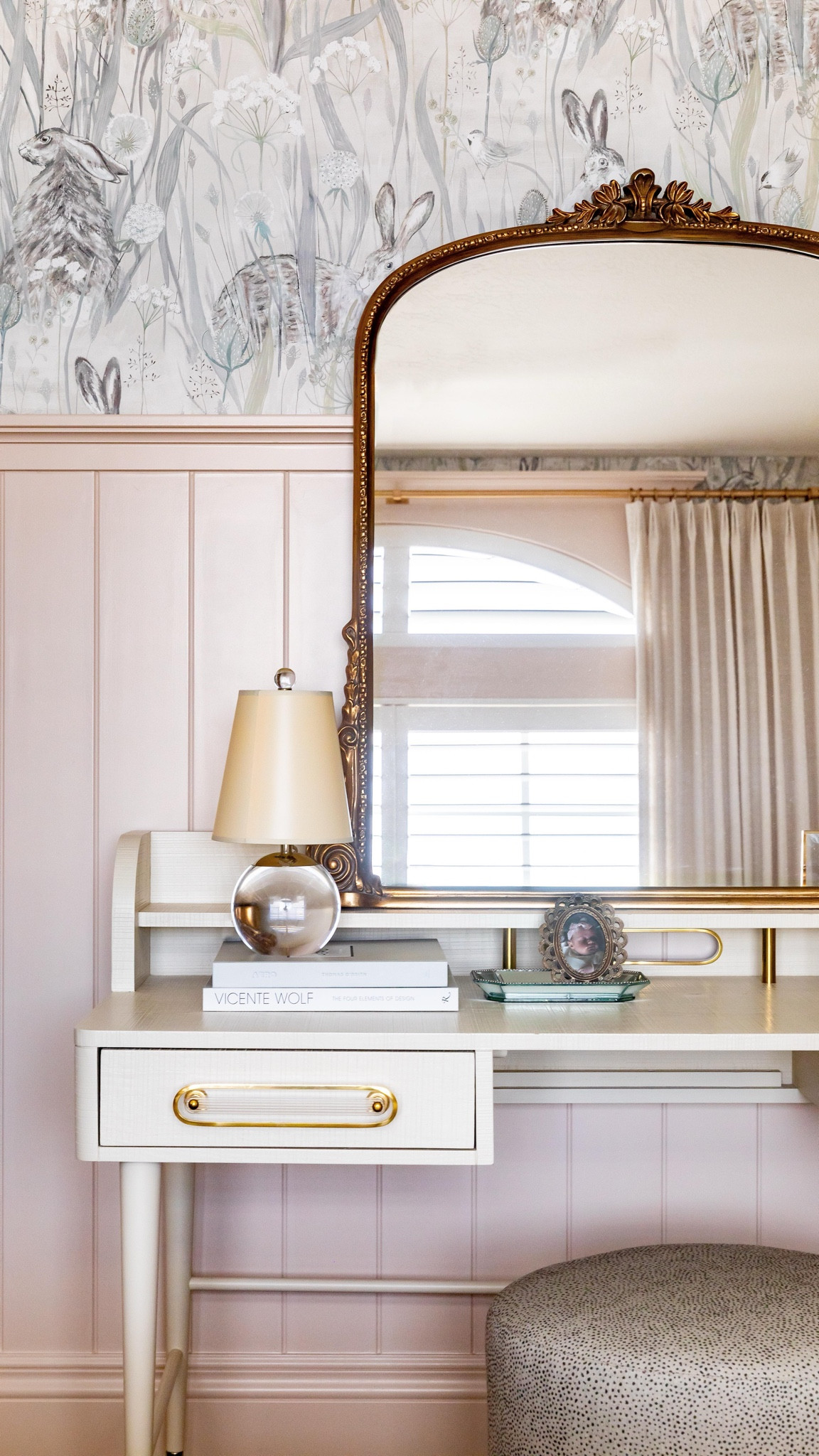 The cutest girls’ room featuring a beautiful white desk and a charming vintage style mirror. 

Not only are mirrors a beautiful decor element,  but they make a space feel larger and bounce the light back into the room. Always find a space for a mirror!

We’ve linked a few of our favorites in stories today to help you can find the perfect one ✨