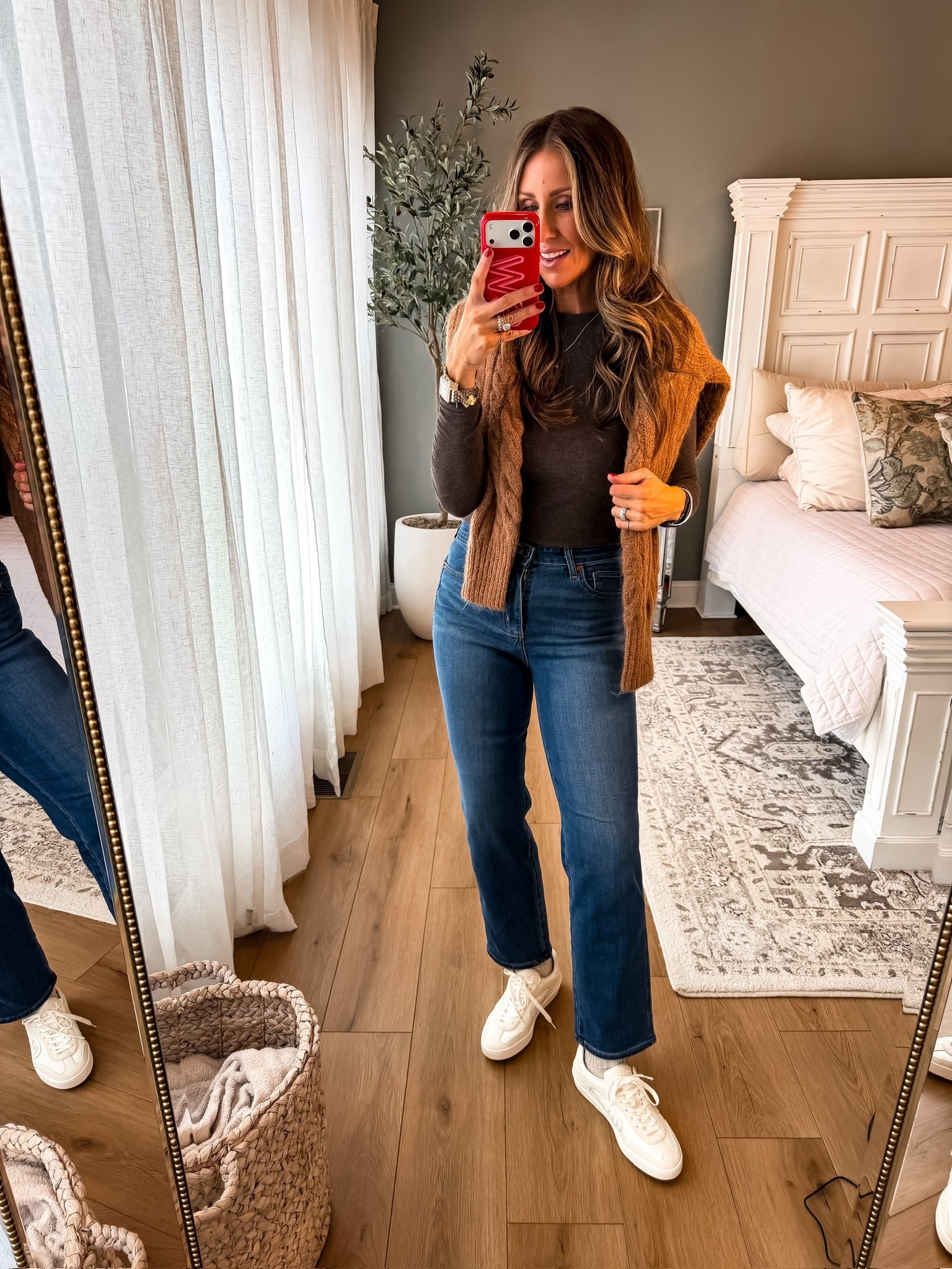 Easy outfits for moms, effortless outfits, sweater, casual looks, sneakers, themominstyle 

#LTKootd #LTKSeasonal #LTKmomlife