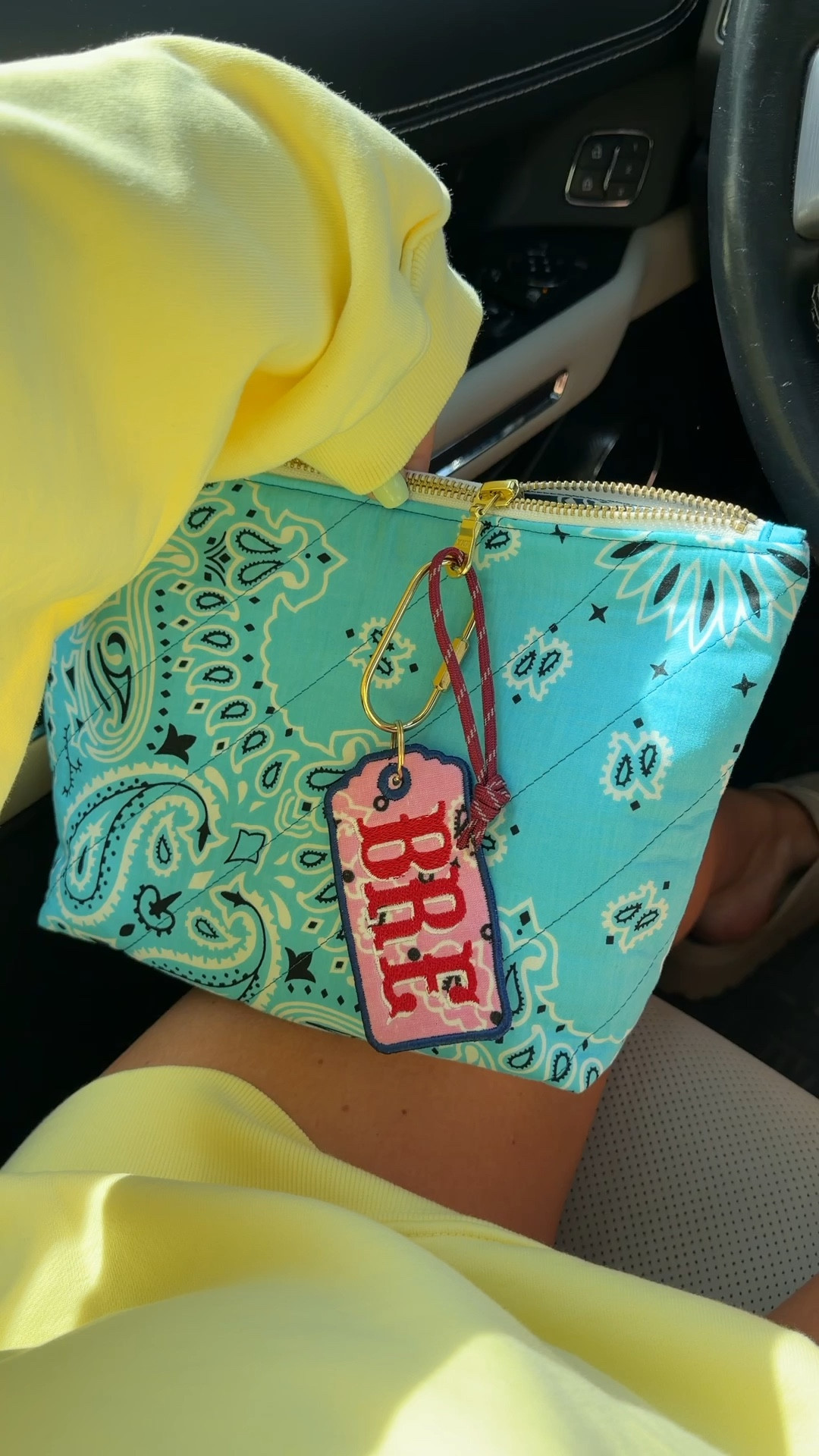 Cutest bandana pouch I’ve been using as like a little purse and easy to swap between bags! Love the custom bandana name tag it’s so fun!

#etsy #bandana #bresheppard #summerstyle #summervibe 