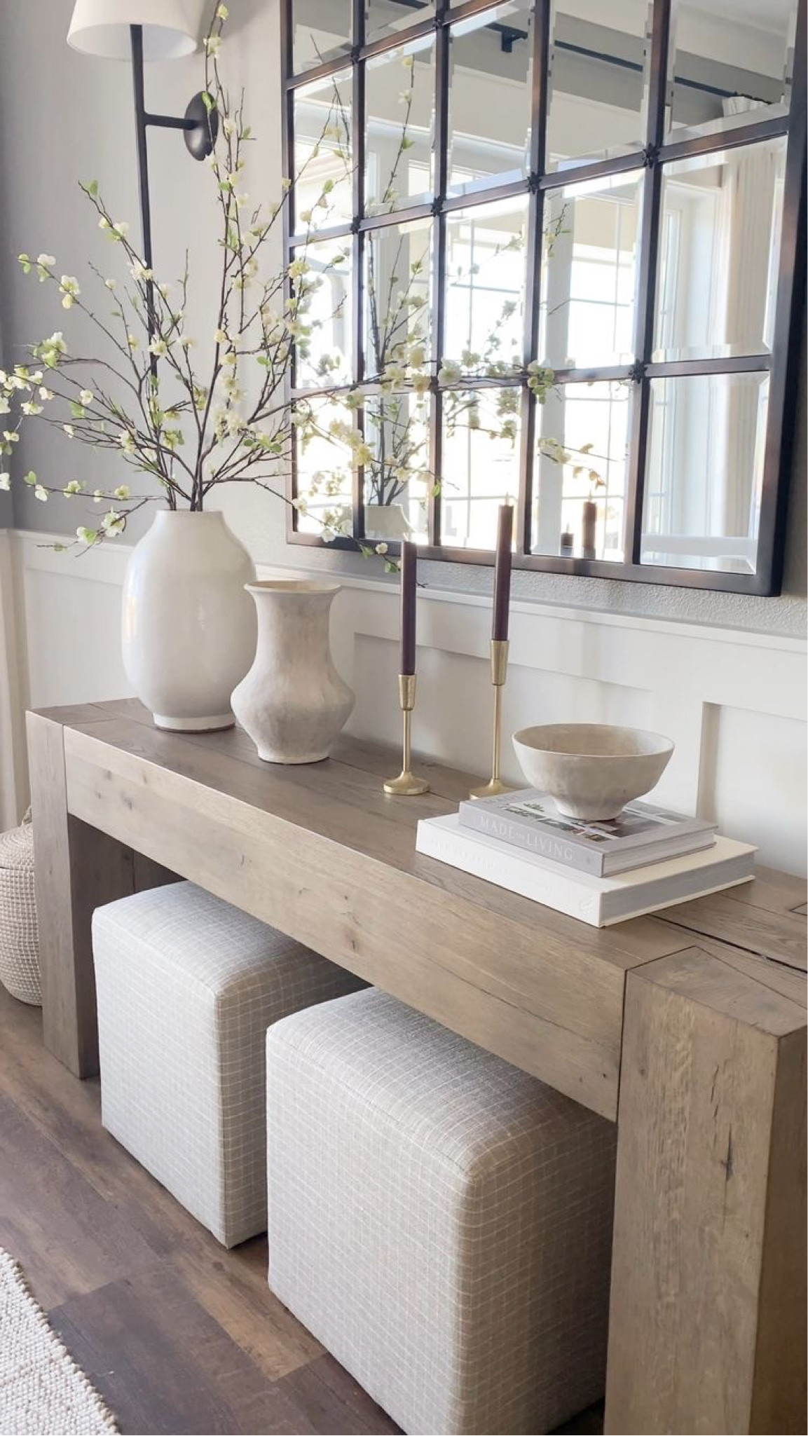 Entryway inspiration ✨

Entryway decor. Entryway table. Entryway table decor. Console table. Console table decor. 
#modernfarmhouseentryway
#modernentryway #entrywaytabledecor #consoletabledecor

#LTKMostLoved #LTKhome #LTKstyletip