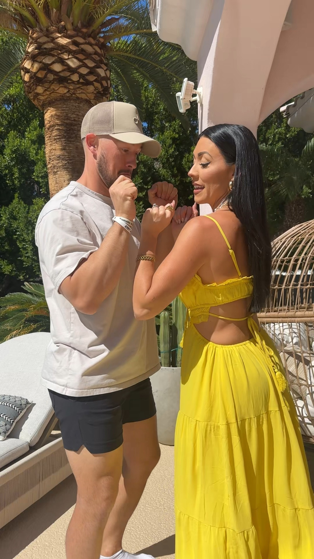 Resharing this Amazon dress that will be on sale soon! I’m in a size small // comes in many colors! 

Amazon dress
Yellow dress 


#LTKFestival #LTKSeasonal #LTKootd