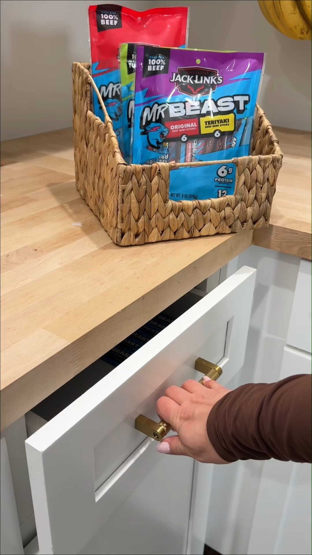 Protein snacks that make mom life easier 🙌
Grab Jack Link’s X MrBeast Beef Sticks on Amazon and you’ll be entered for a chance to win $100,000 from now-3/11  

 #LTKSeasonal