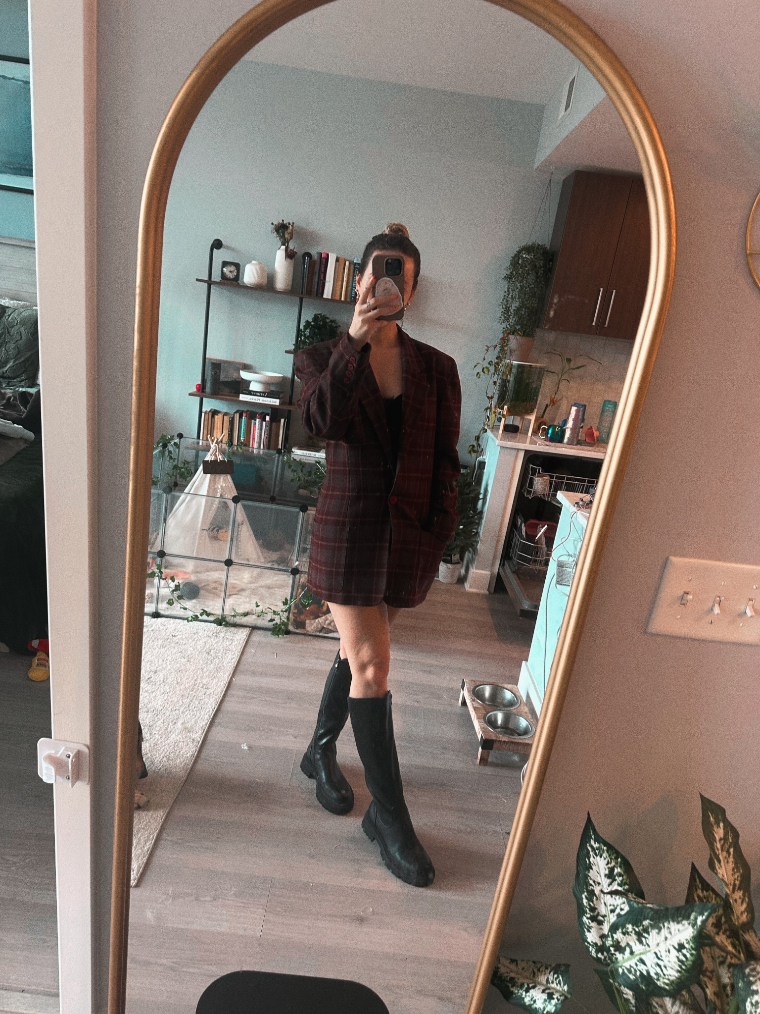 When the blazer says CEO, but the shorts say after-hours. 

#LTKSummerEdit #LTKStyleTip #LTKSaleAlert