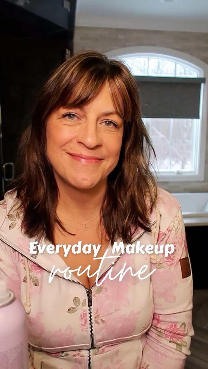 My everyday makeup routine 💄
Simple, realistic, and what I actually wear most days. I keep it pretty simple.
