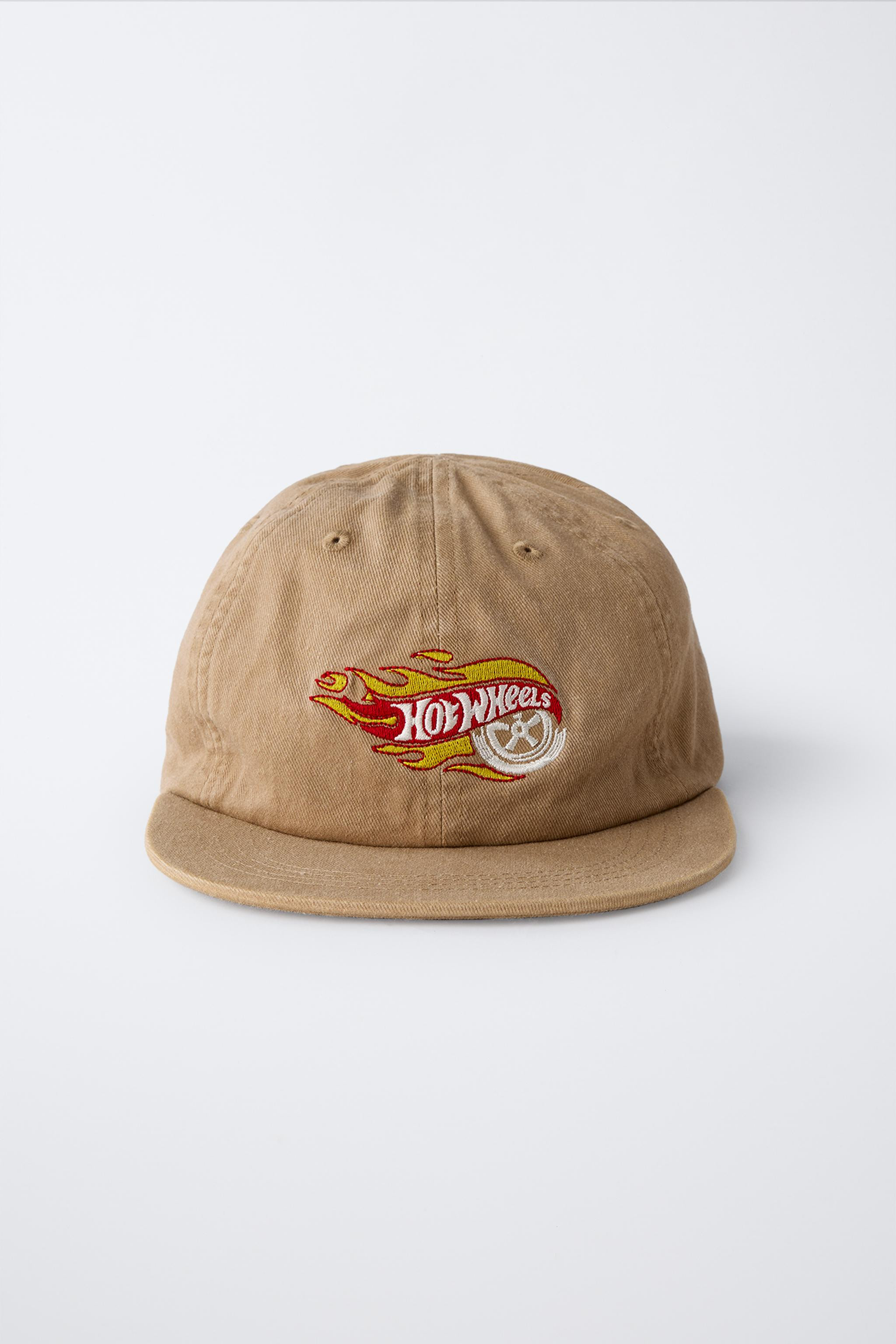Cap with adjustable hook-and-loop closure at the back. Embroidered HOT WHEELS™ MATTEL detail on... | Zara US
