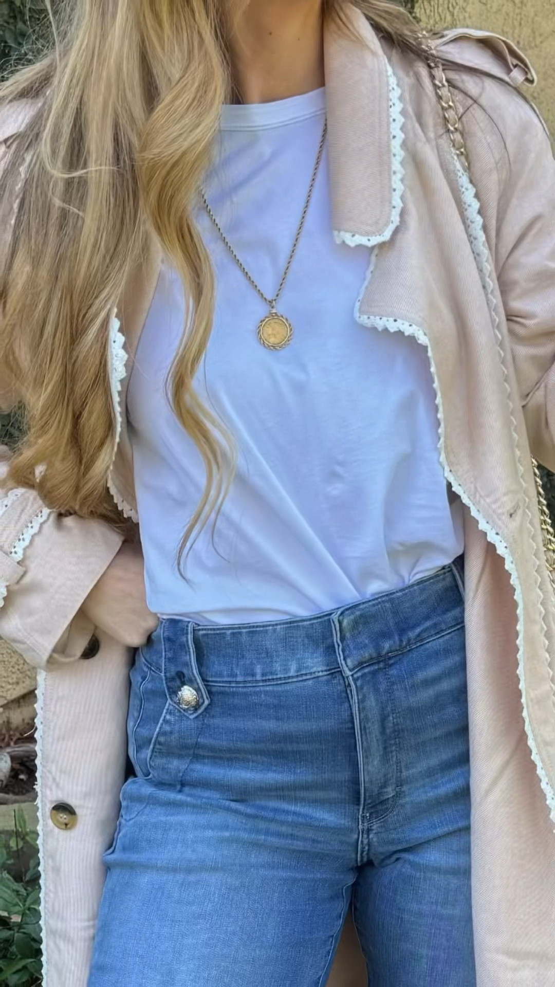 Spring outfit favorite jeans light pink spring vibes 

#LTKstyletip #LTKSeasonal #LTKSpringSale