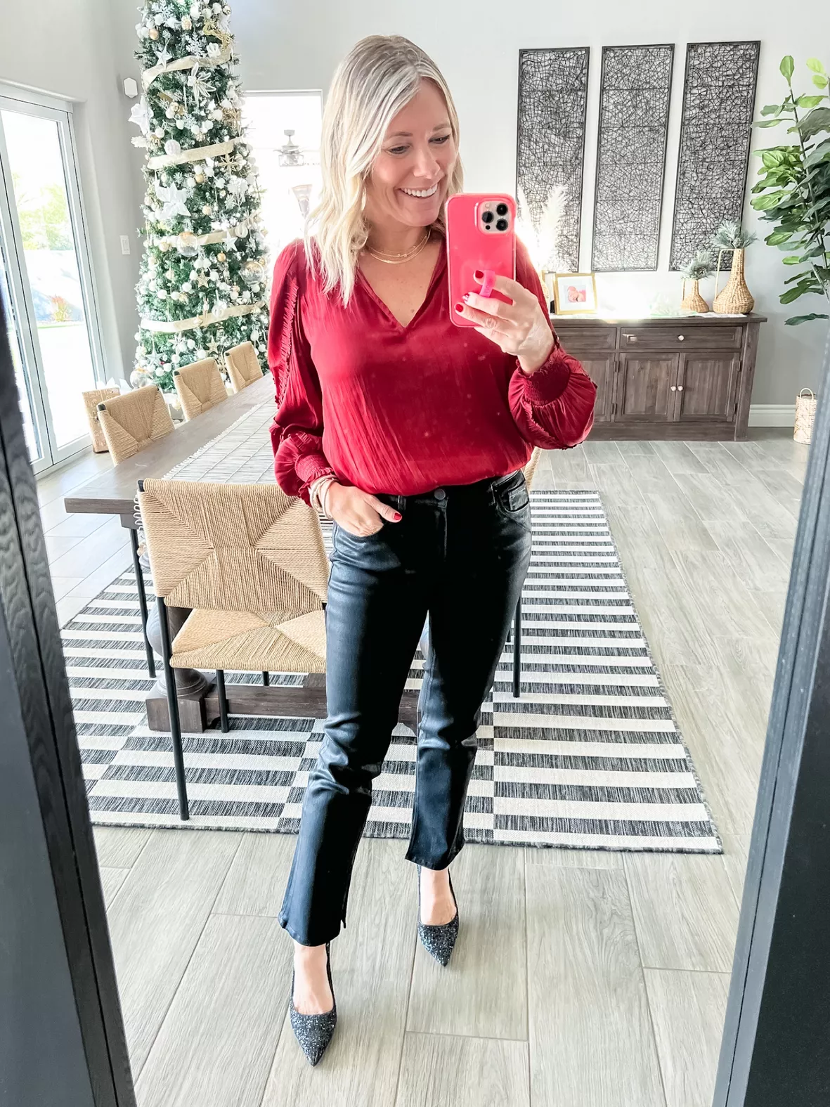 Black Leggings with Red Blouse Outfits (8 ideas & outfits)