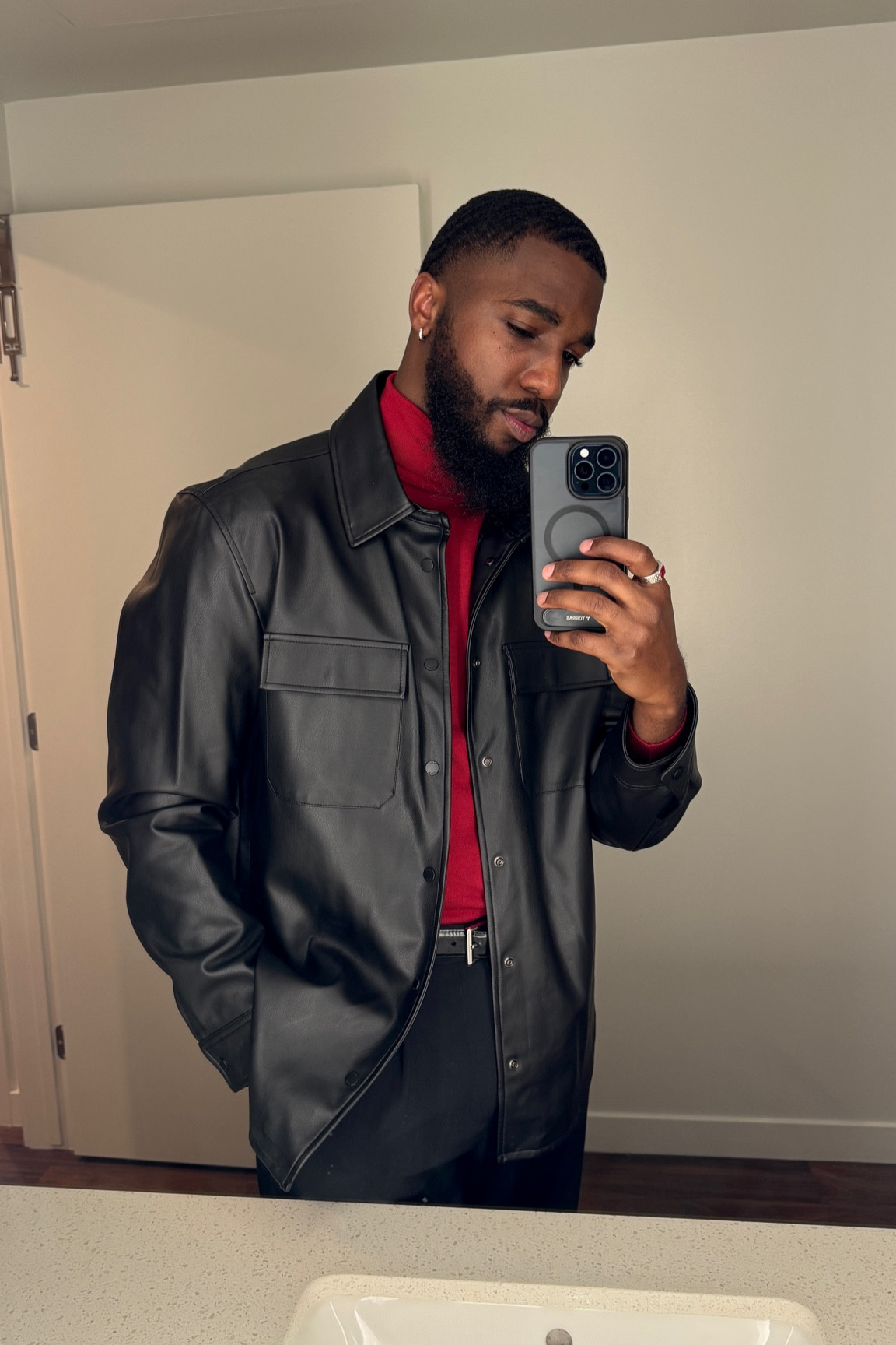 Red Turtleneck winter outfit inspo. Links to items down below ⬇️.


#LTKSaleAlert #LTKStyleTip #LTKMens