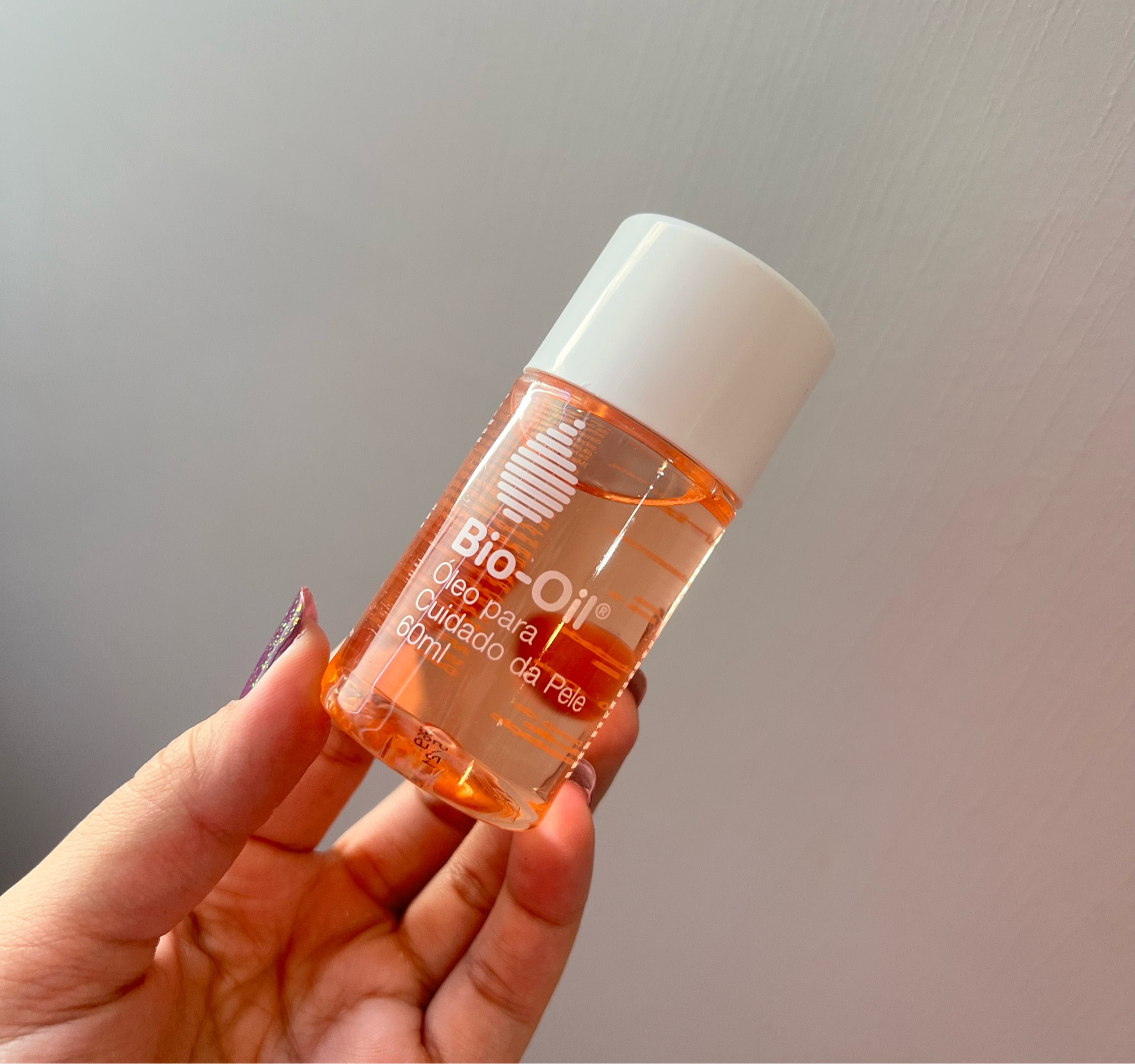 Óleo de Tratamento Bio-Oil traz em sua fórmula o exclusivo Purcellin Oil, que facilita a absorção e forma um leve filme, não gorduroso. Sua ação previne a formação de estrias enquanto melhor a textura existentes, em casos de mudança repentina de peso, gravidez* e fatores genéticos, além de minimizar a aparência de cicatrizes e tons desiguais, novas ou antigas, como as de queloides, queimaduras, picadas de insetos, arranhões, acidentes, acne, pós-cirúrgico, catapora.

#LTKstyletip #LTKbeauty #LTKbrasil