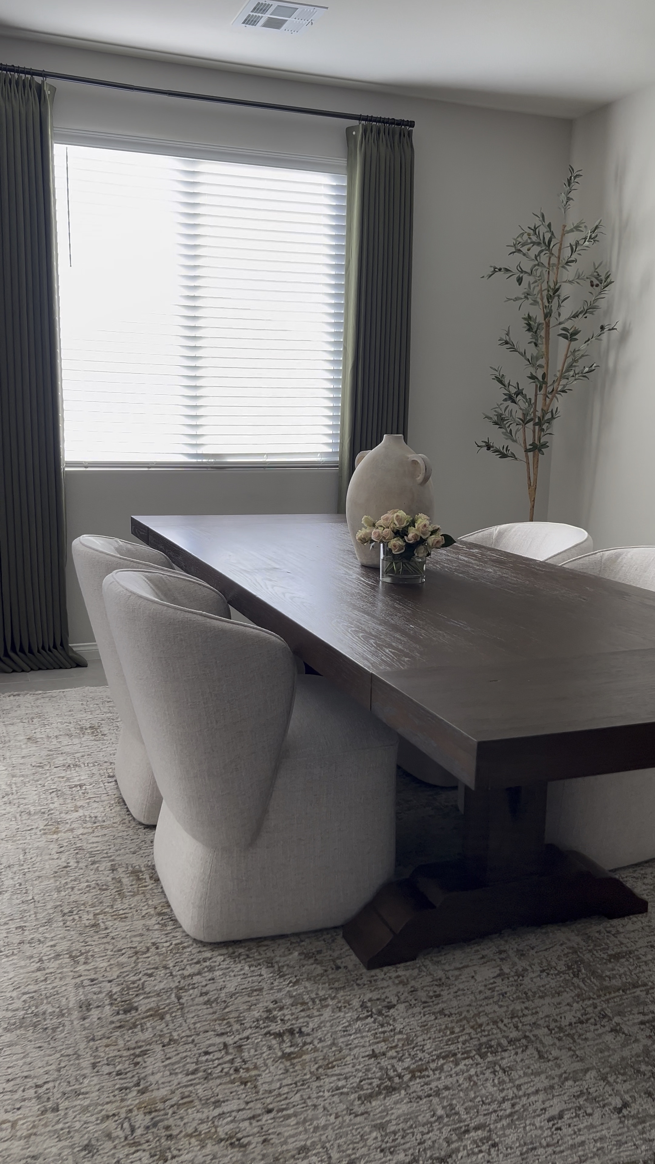 Formal dining room looking so much better #formaldiningroom #diningroom #diningroominspo 

#LTKHome