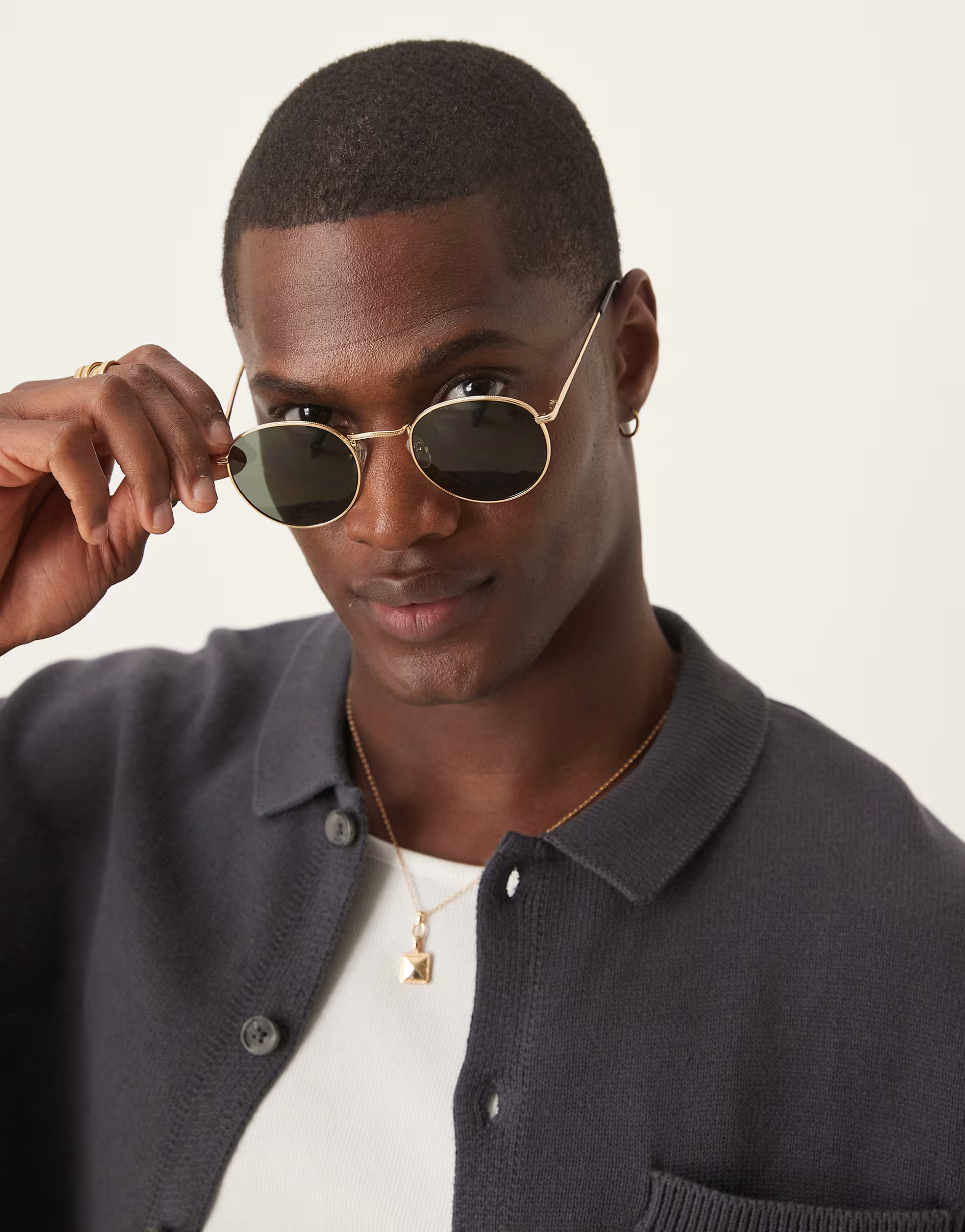 ASOS DESIGN 90s round metal sunglasses with smoke lens in gold | ASOS (Global)