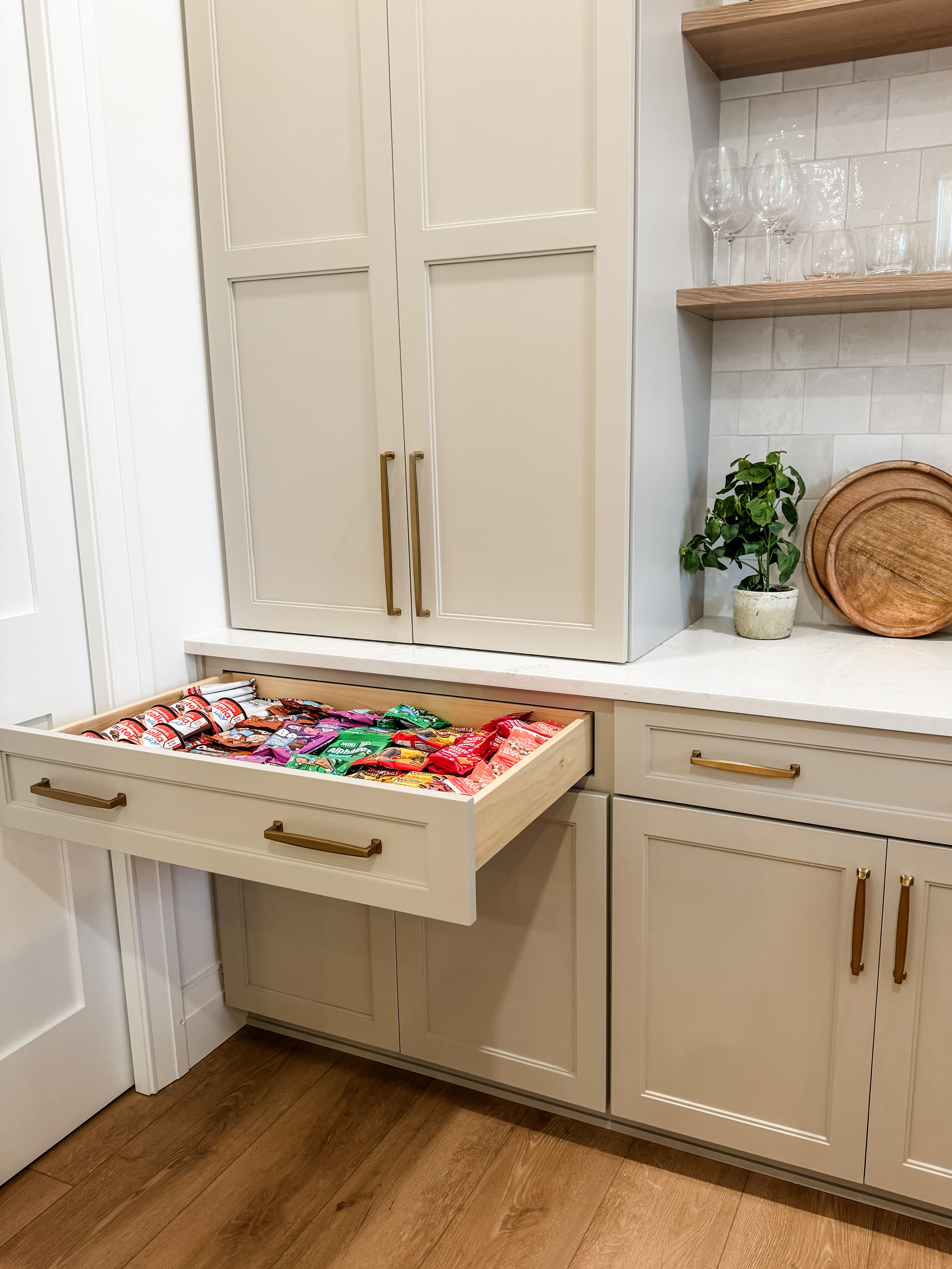 Organizing snacks in a dedicated drawer keeps the kitchen tidy and makes it easy to grab your favorites on the go. Plus, it’s a great way to keep things looking neat while still being functional!

#LTKHome #LTKBacktoSchool #LTKKids