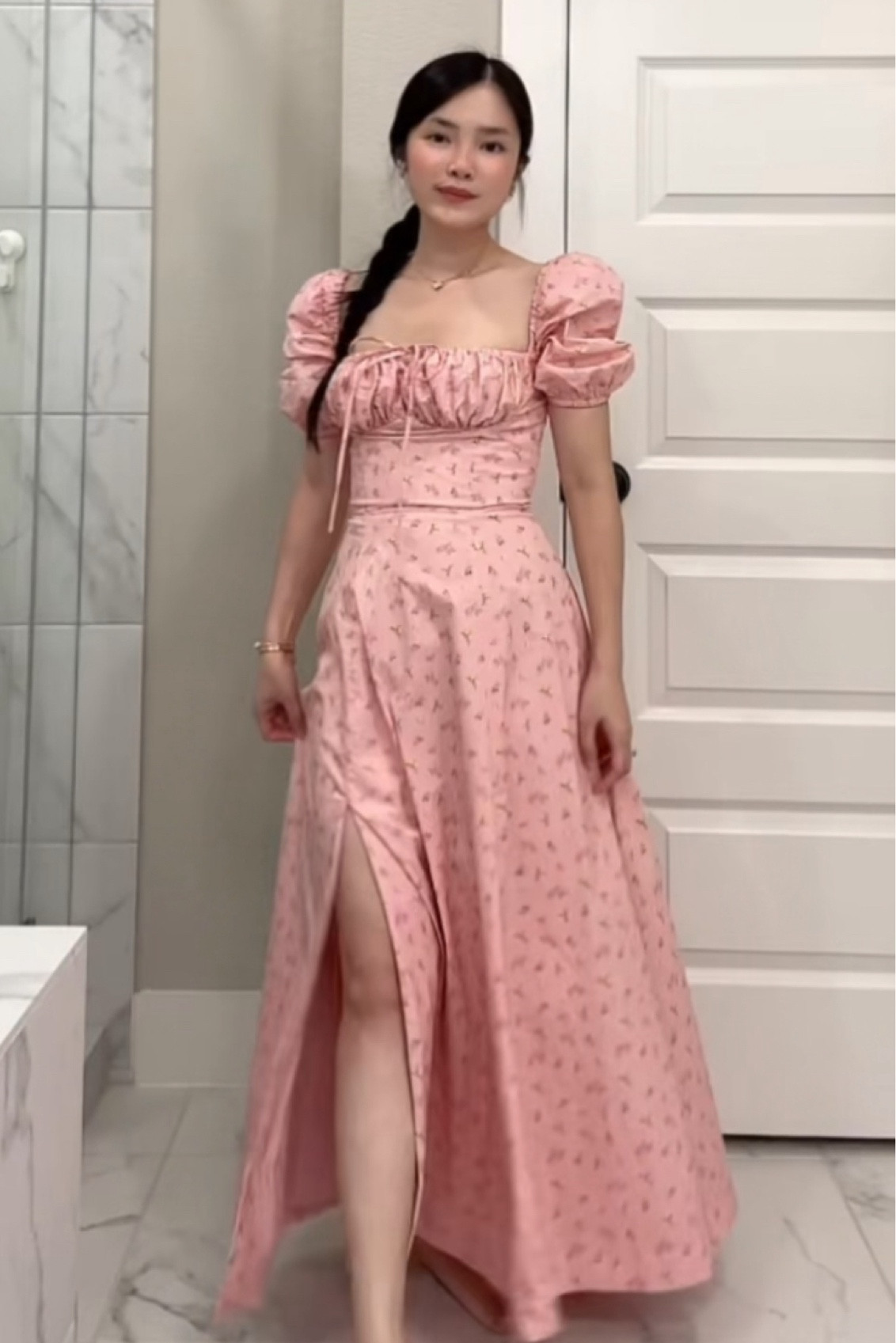 Giữa tuần mặc màu hồng để những ngày còn lại trong tuần hồng lè luôn 💖🎀 
Váy xinh của #houseofcb này mình mặc size XS ạ #pinkwednesday 

#LTKstyletip #LTKbeauty #LTKsummer