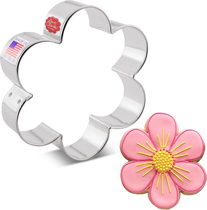 Scalloped Edge Flower Cookie Cutter 3.75" Made in USA by Ann Clark | Amazon (US)
