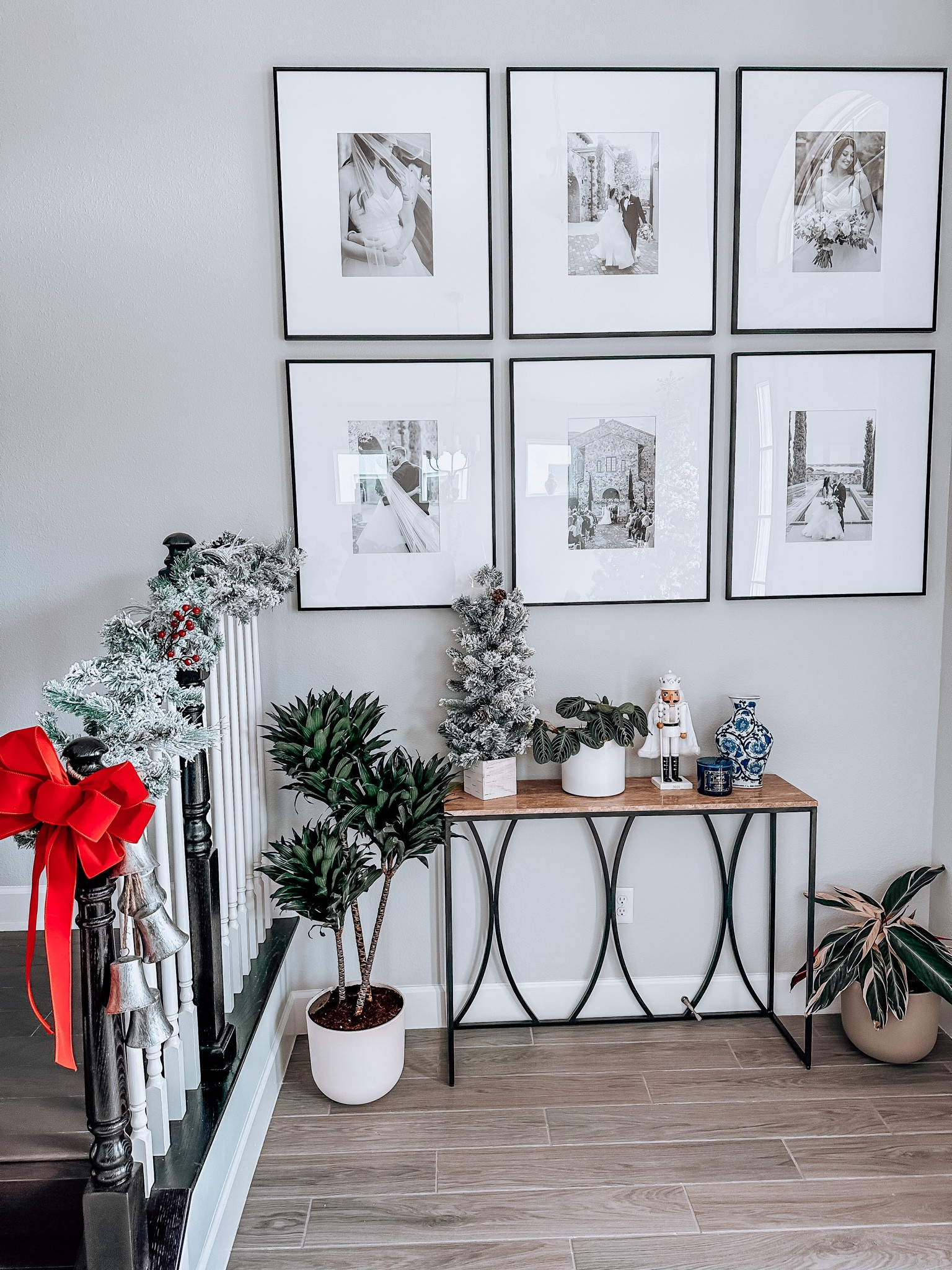 entry way christmas photos decor plants design home staircase 

#LTKhome #LTKHoliday #LTKSeasonal