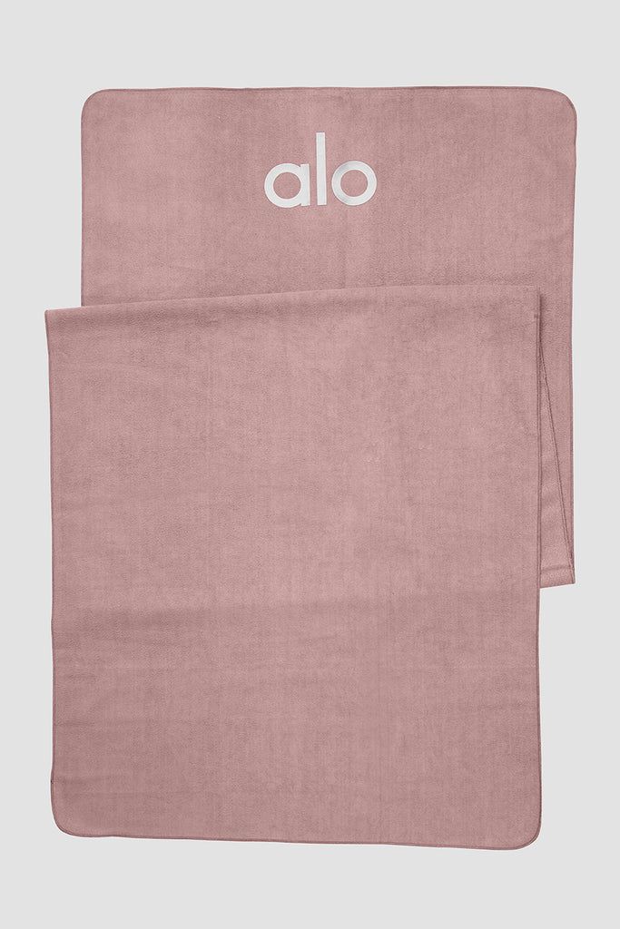 Grounded No-Slip Towel | Alo Yoga