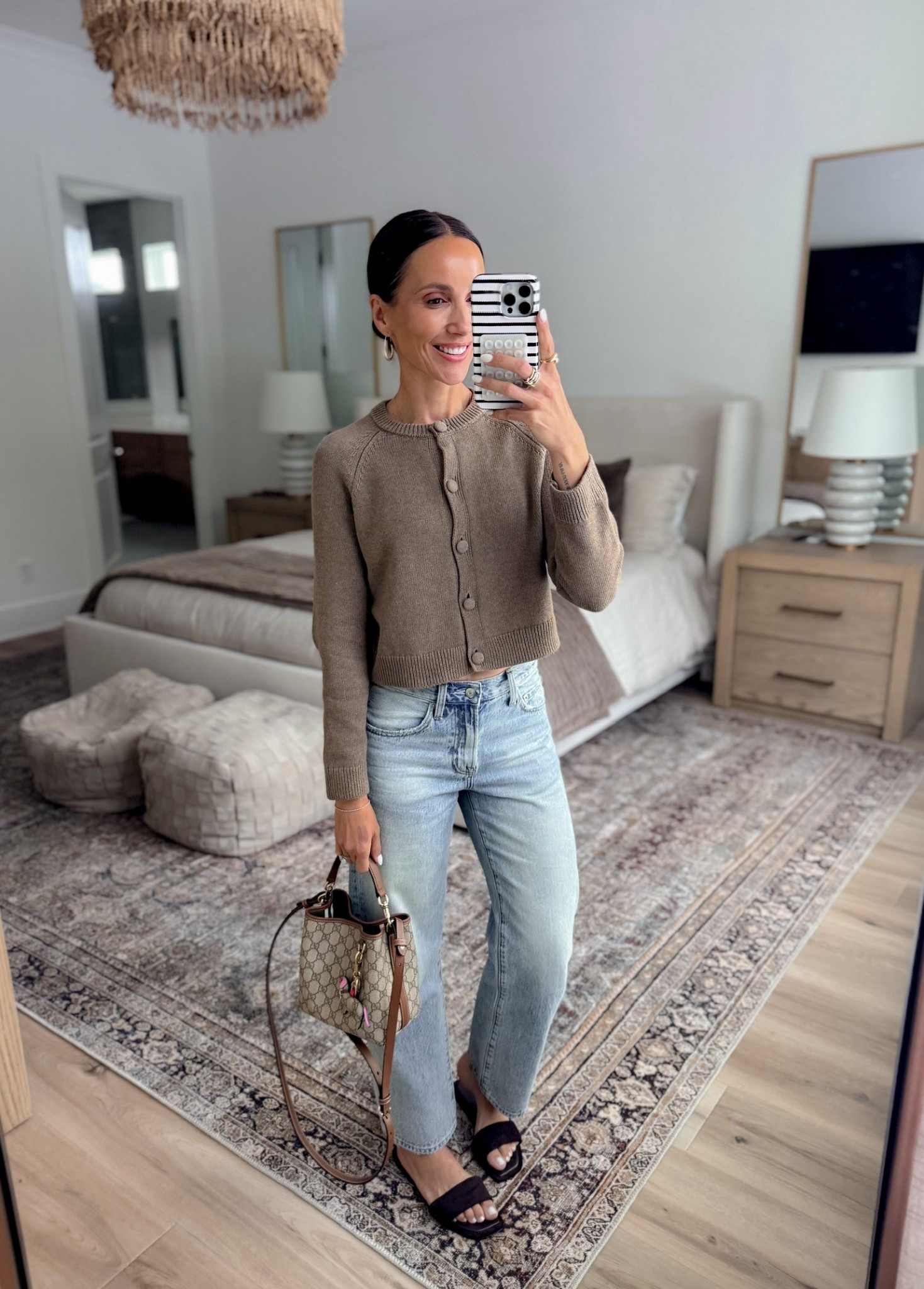 Neutral, chic, and comfy, this looks checks all the right boxes ✔️




Neutral look  fall fashion  annabrstyle






#LTKFindsUnder50 #LTKPetite #LTKStyleTip