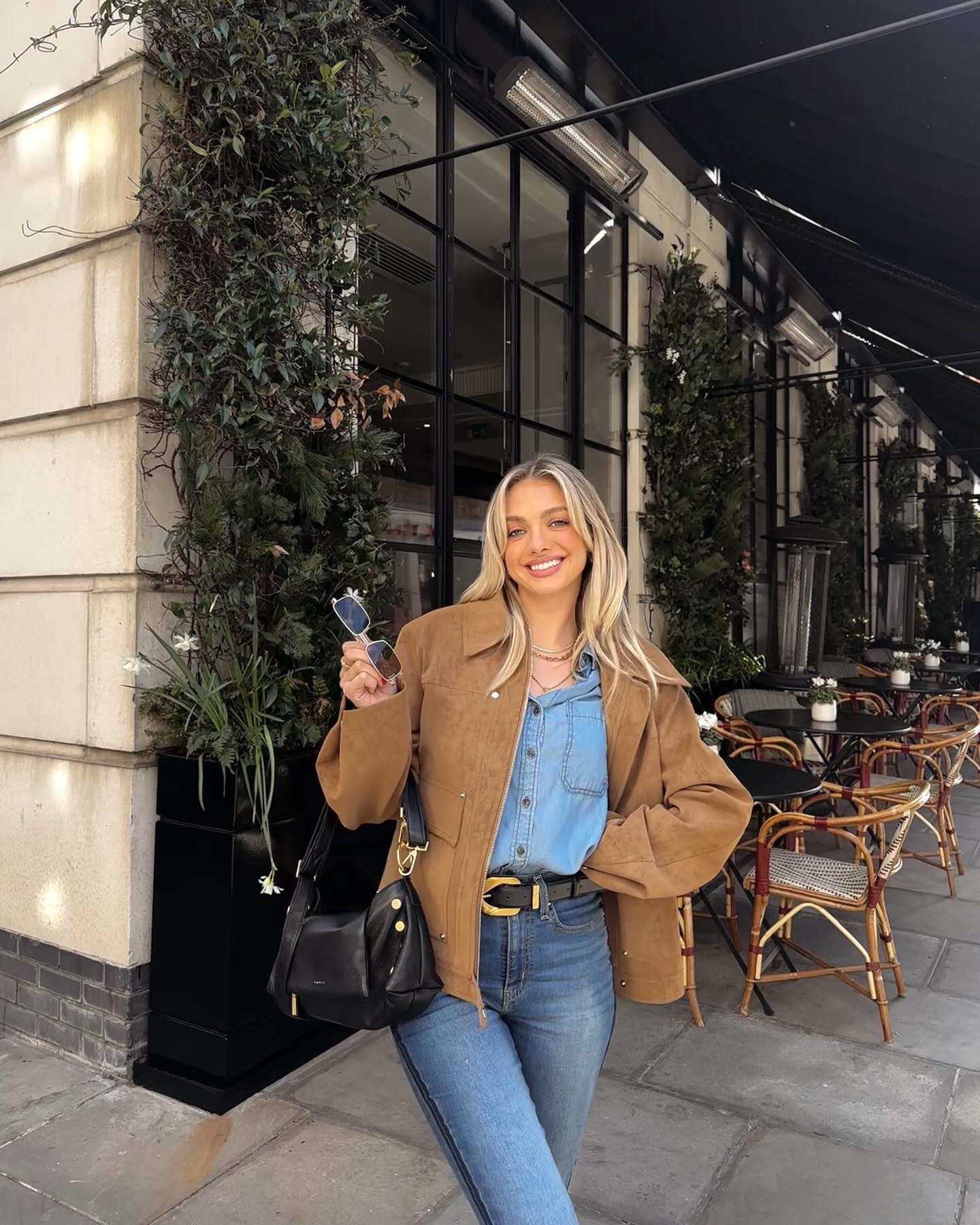 I moved to London for the plot… but the coffee shops and cobblestone streets are a strong subplot.☕️🇬🇧🍞❤️

Also…If I walked to the coffee shop, the calories in the cinnamon bun cancel out right? 
.
.
.
.
#LondonDiaries #RomanticizeYourLife #GirlMath #LondonCafe #LondonContentCreator