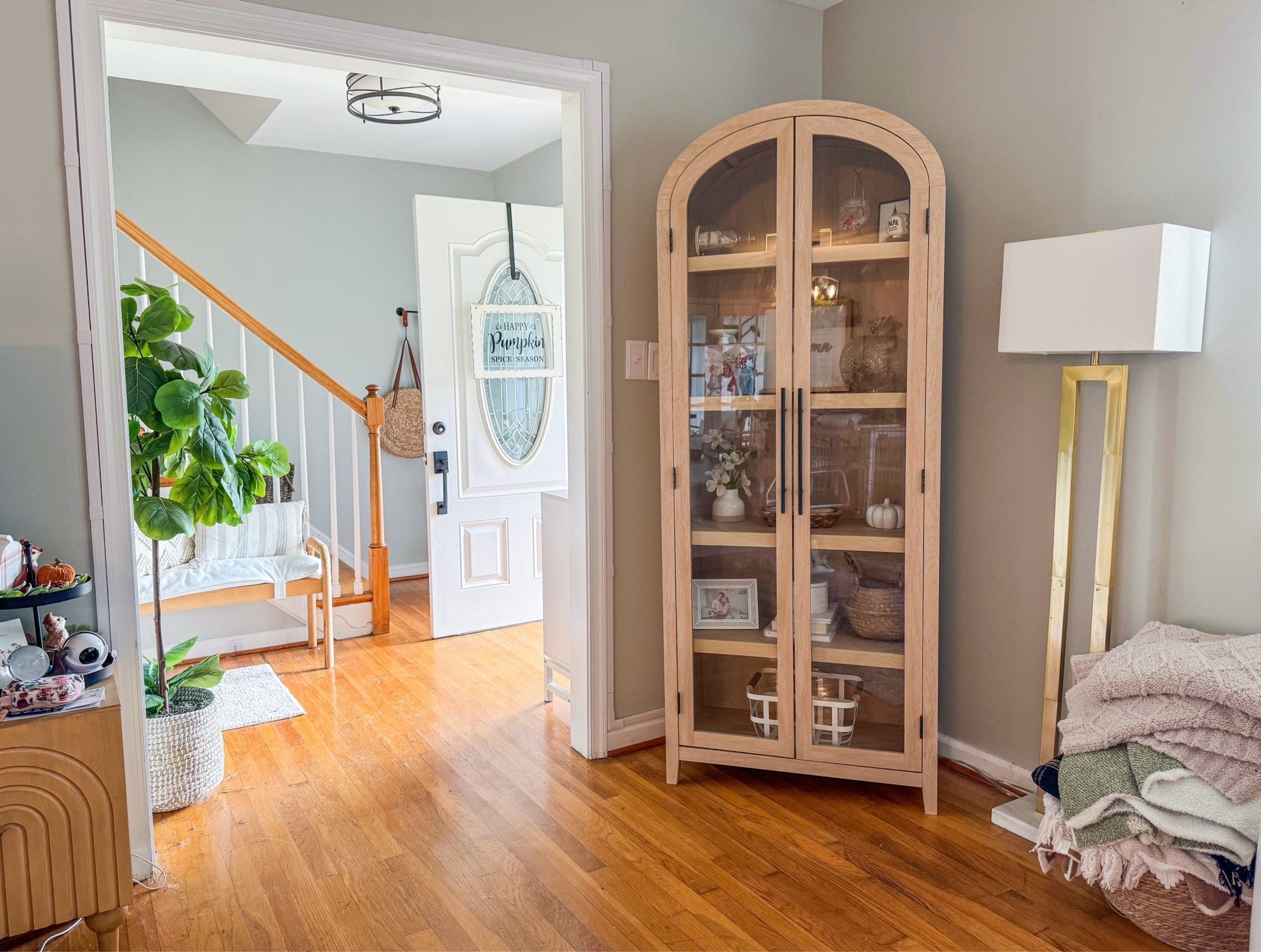 I had to move this gorgeous bookcase downstairs it needs to be seen 😍



#LTKHome #LTKFindsUnder100 #LTKFamily