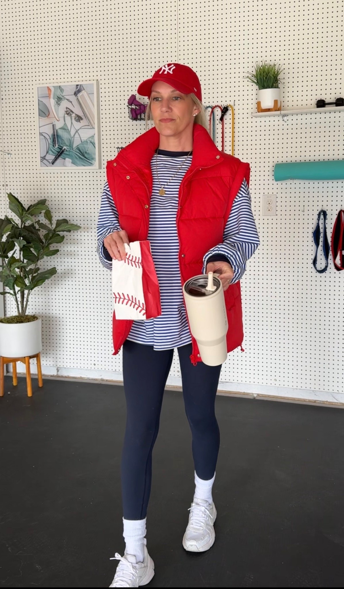 Sporty mom OOTD | baseball mom | soccer mom | amazon find 

#LTKfitnessgoals #LTKActive #LTKmomlife