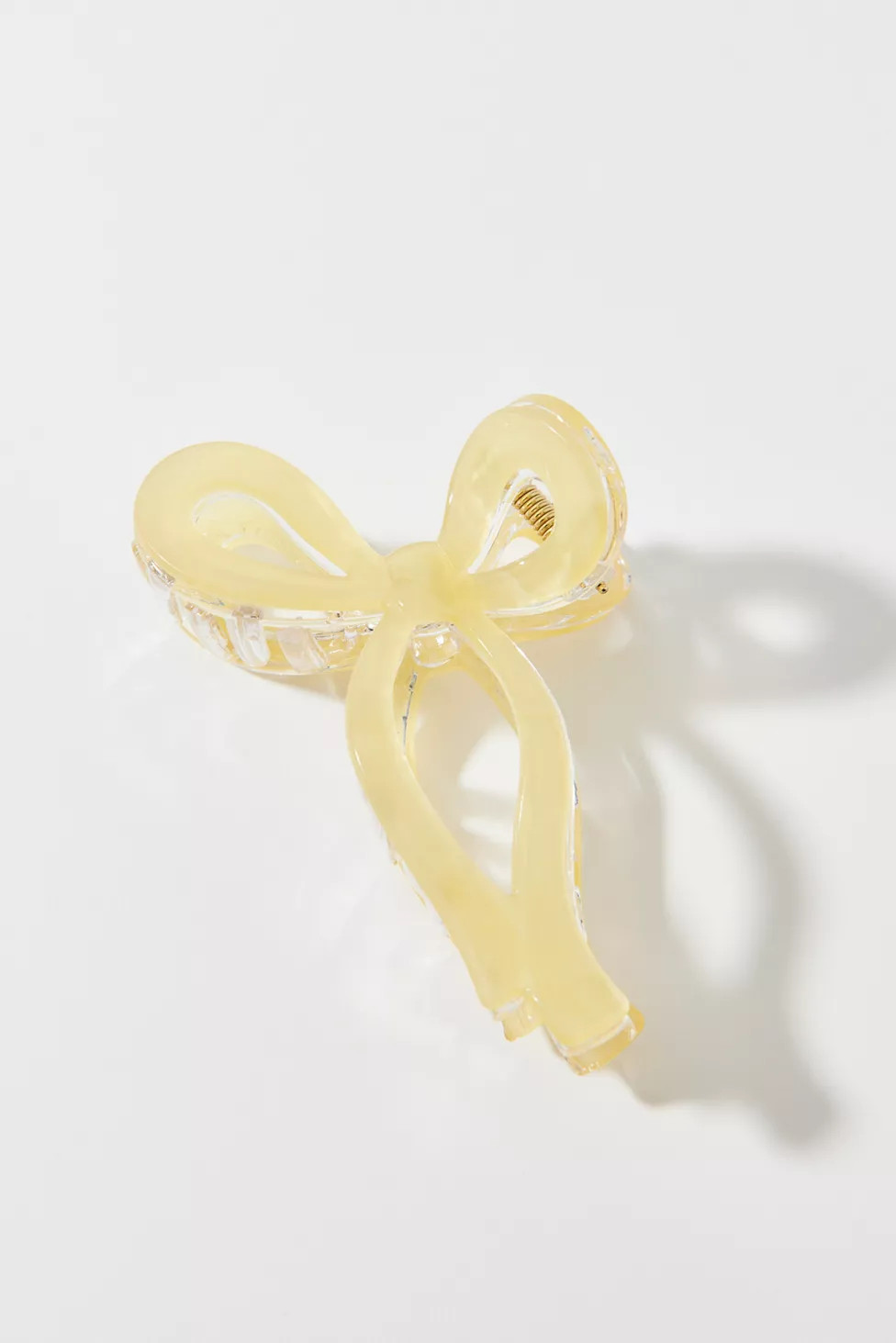 Resin Draped Bow Claw Clip | Urban Outfitters (US and RoW)