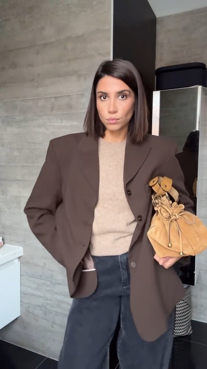 Ce jaune pour l’automne 🍯🤎

#autumn #bobhaircut #fallfashion #automne #mode #modeautomne