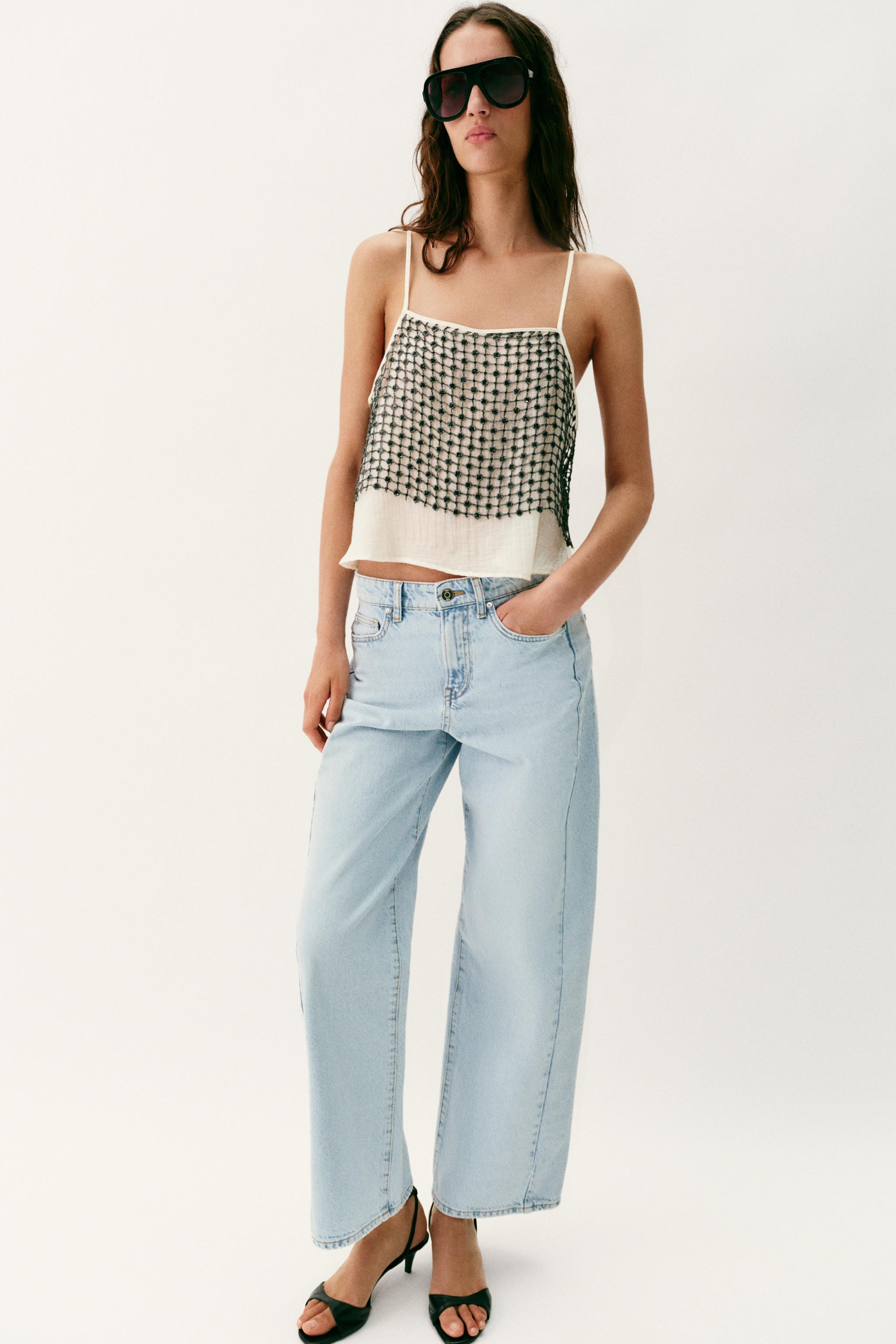 HIGH WAISTEDHigh-waisted jeans with five pockets. Front seam detail. Front zip and button closure... | Zara US