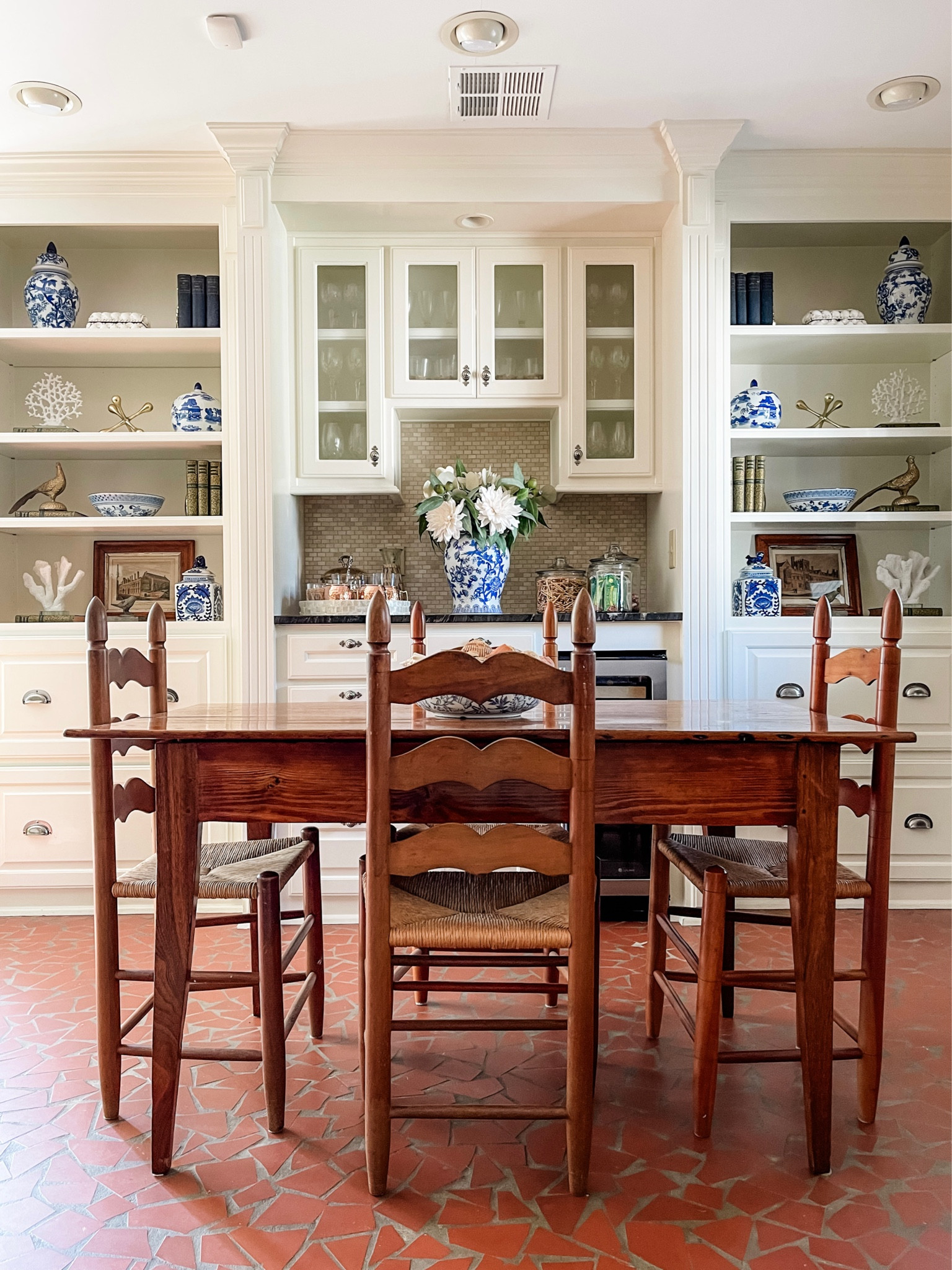 Built in Decor

#LTKhome #LTKfindsunder100 #LTKstyletip