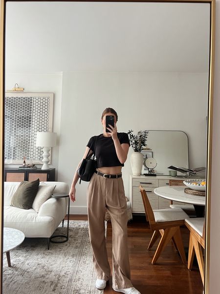 Casual go to summer outfit. I live in these pants 