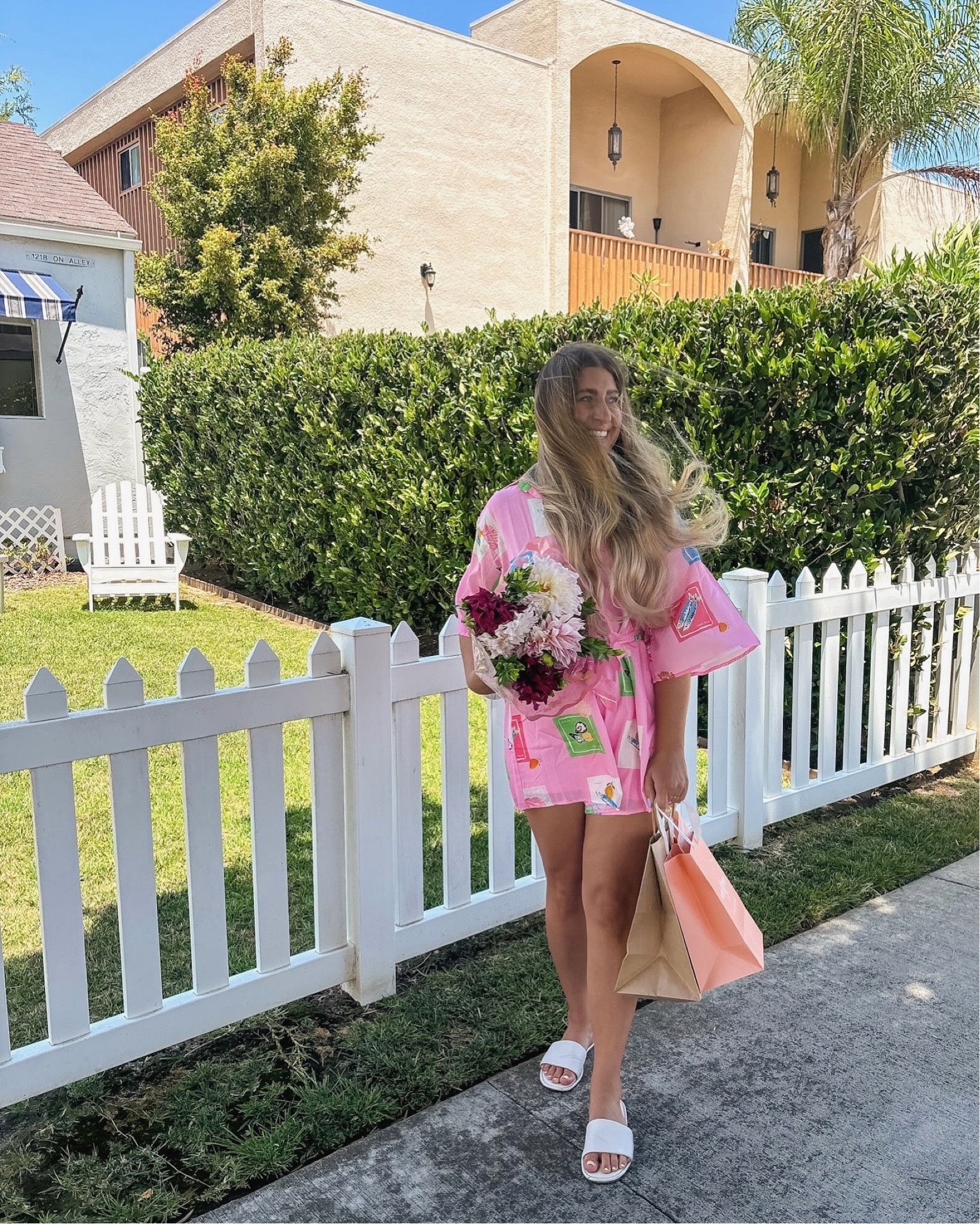 Just a girl who couldn’t resist a giant bouquet of dahlias for $15 at the Farmer’s Market in San Diego 💐@petalandpup #petalandpuppartner



#LTKmidsize #LTKtravel #LTKstyletip