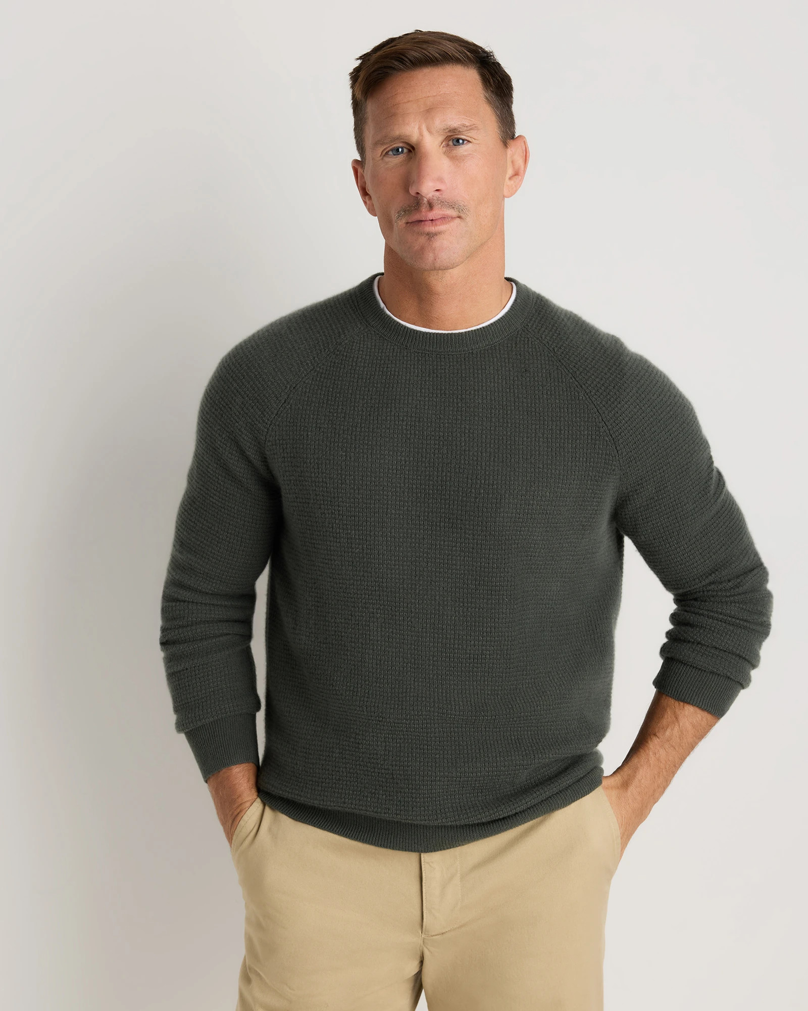 Quince | Men's Mongolian Cashmere Waffle Sweatshirt in Heather Charcoal, Size Medium | Quince