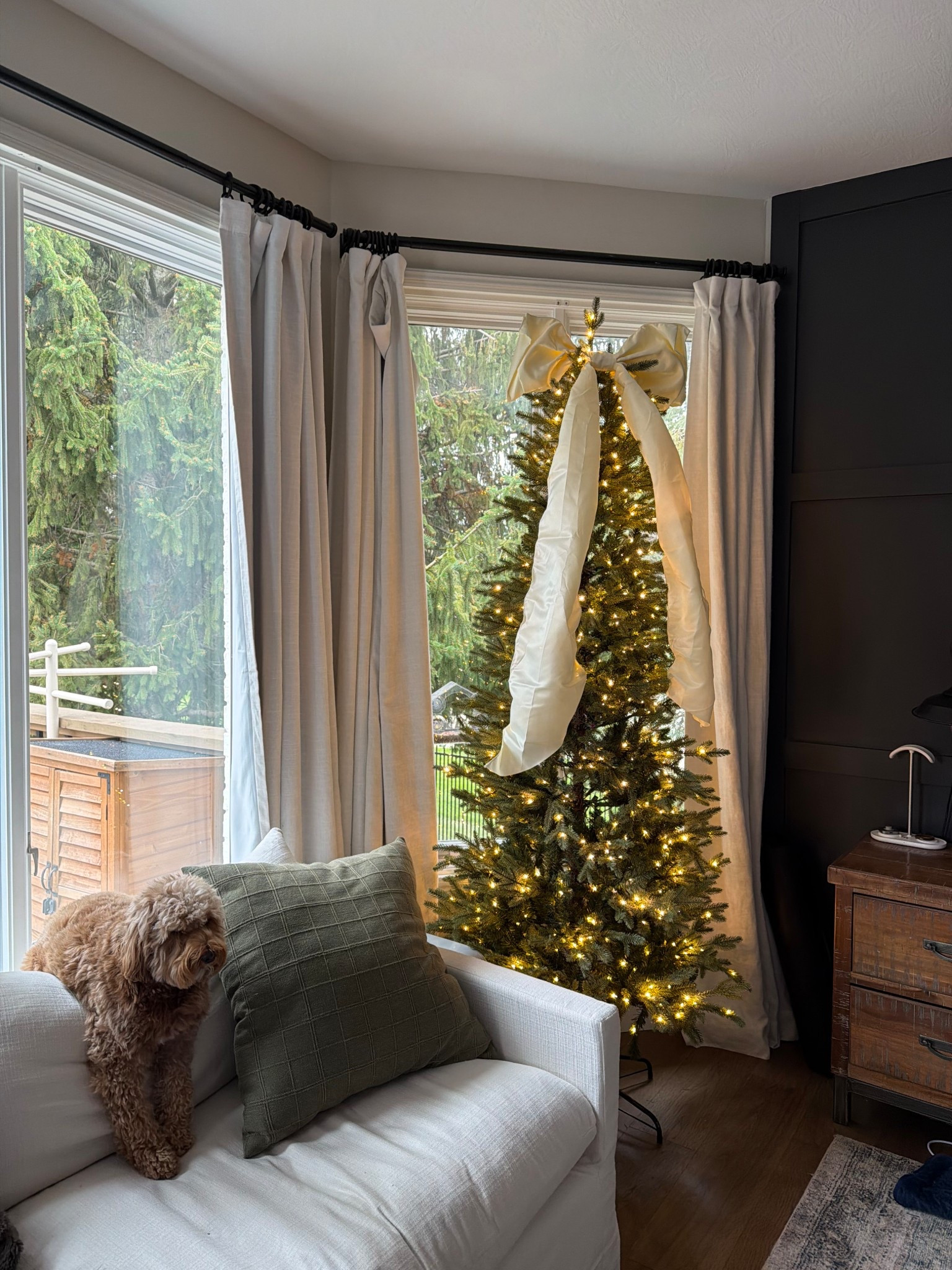 Love these giant bows🌲

#LTKHoliday #LTKSeasonal