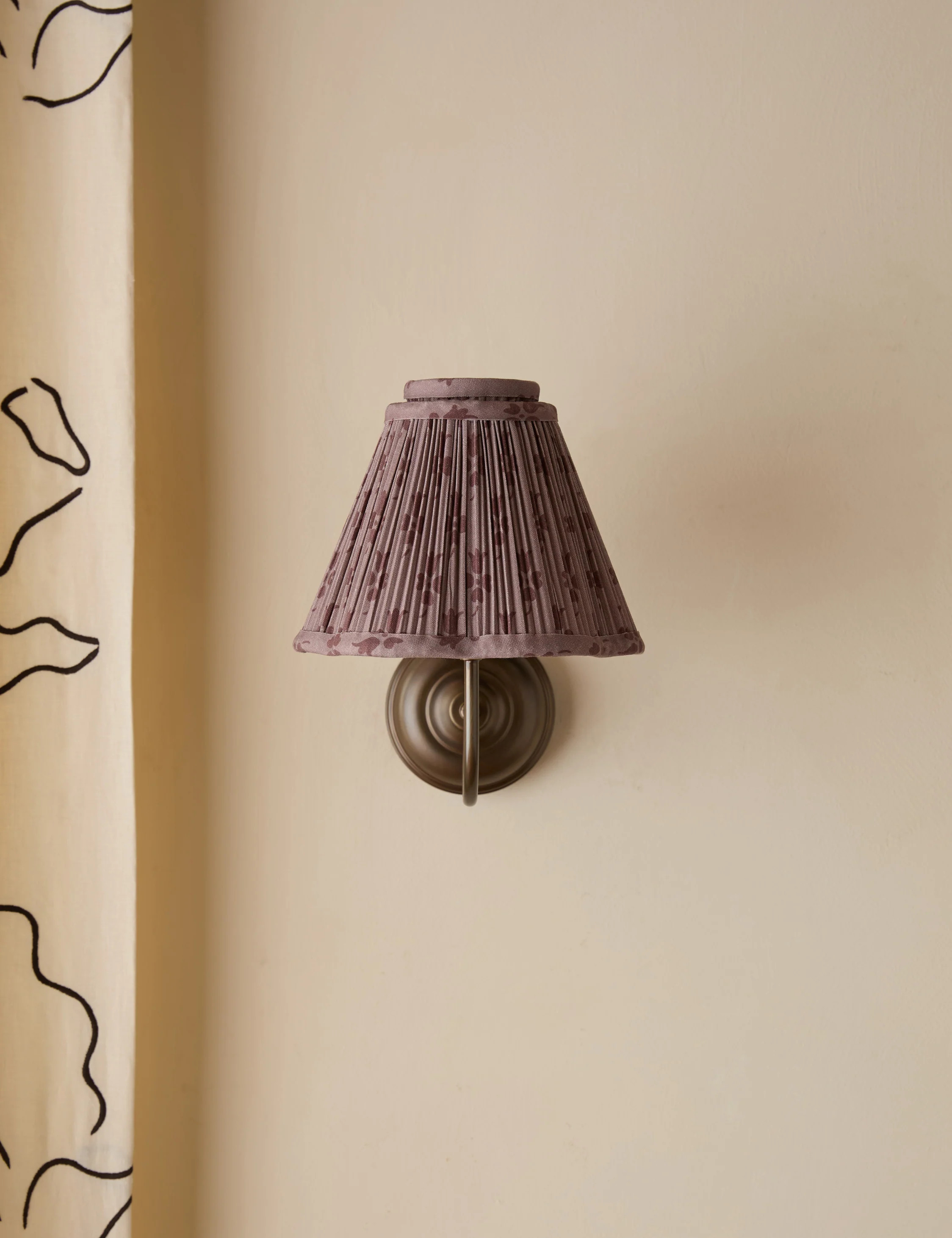 Jordan Sconce | Lulu and Georgia 