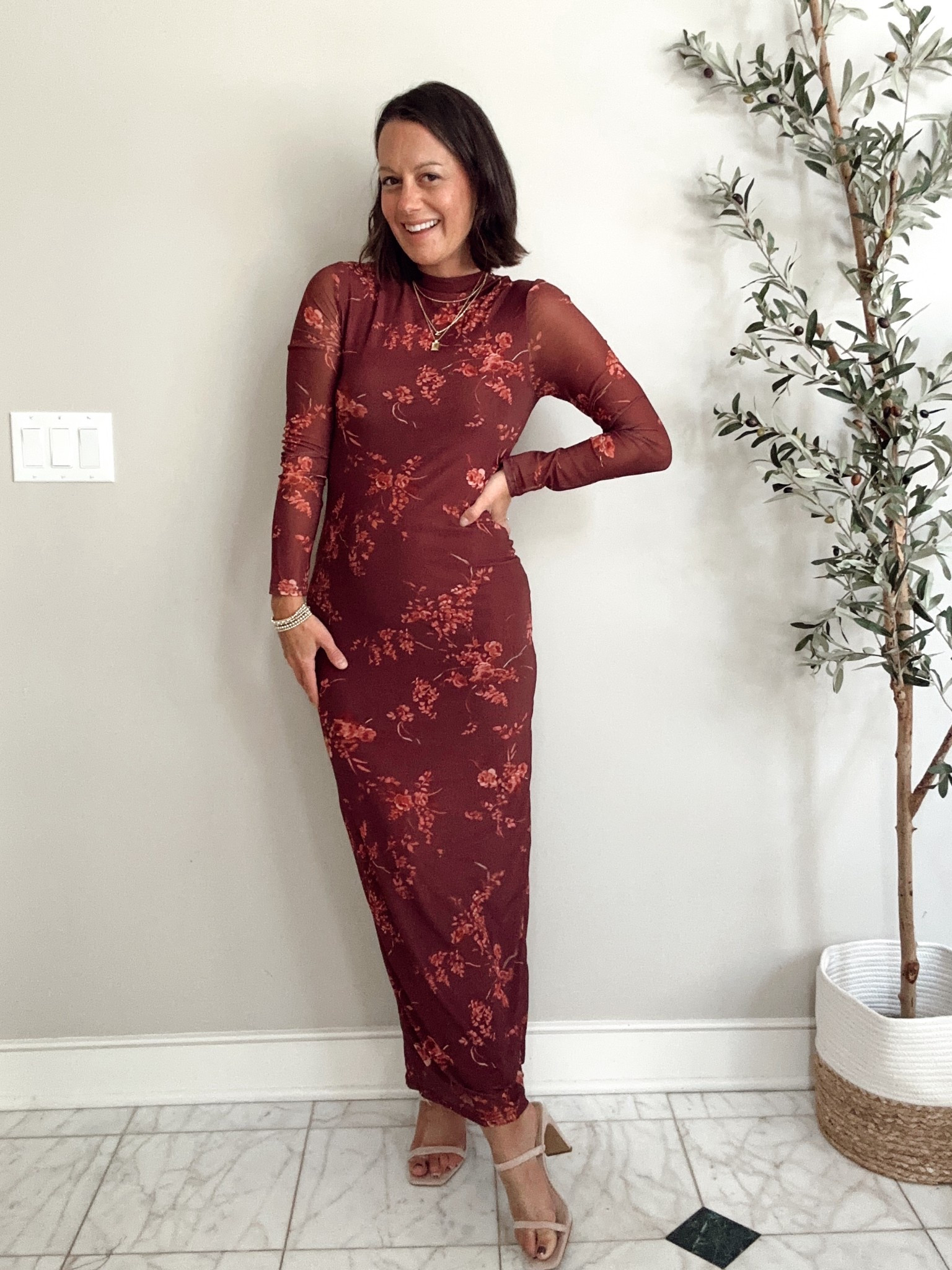 Amazon fall dress!

Perfect for fall family photos or a fall wedding!

Runs true to size - I’m wearing a small.



#LTKOver40 #LTKFindsUnder50 #LTKSeasonal