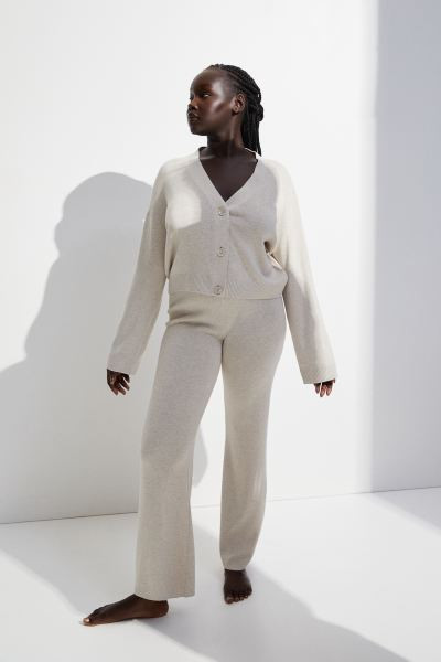 Pantalón acampanado - Beige - MUJER | H&M ES | H&M (FR, IT, ES, PT, BE)