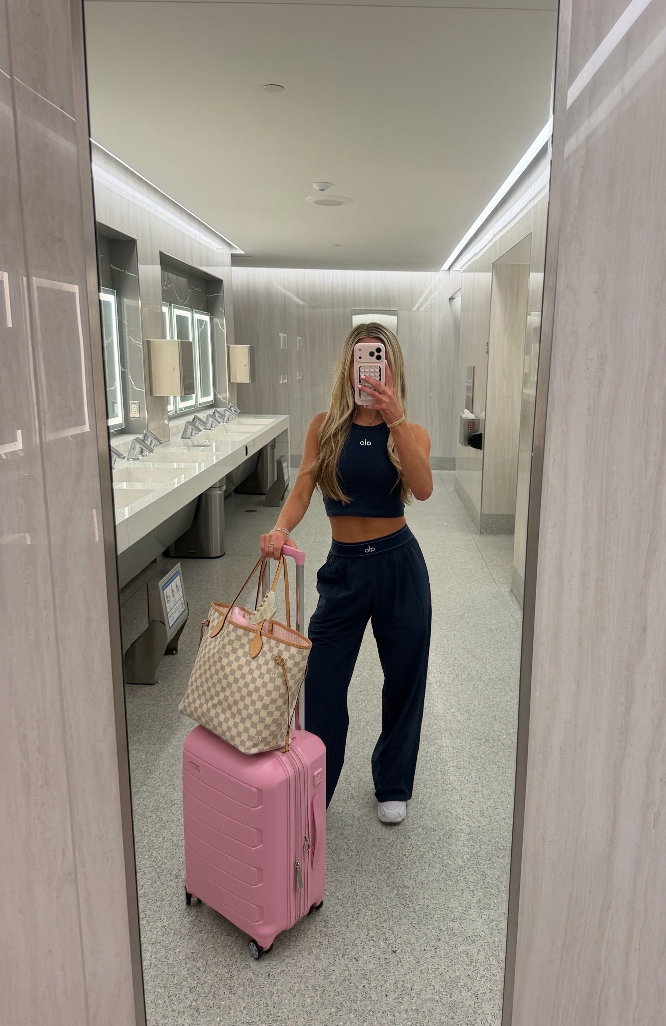 Navy Alo travel fit!!

#LTKootd #LTKTravel