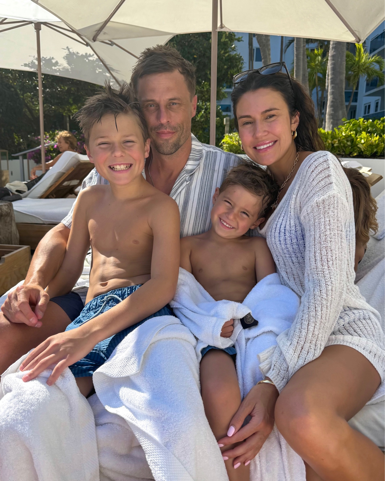 Family beach day 🌊

Target fashion, swimsuit coverup, spring break outfit, boys swimsuit 

#LTKFindsUnder50 #LTKSwim #LTKKids