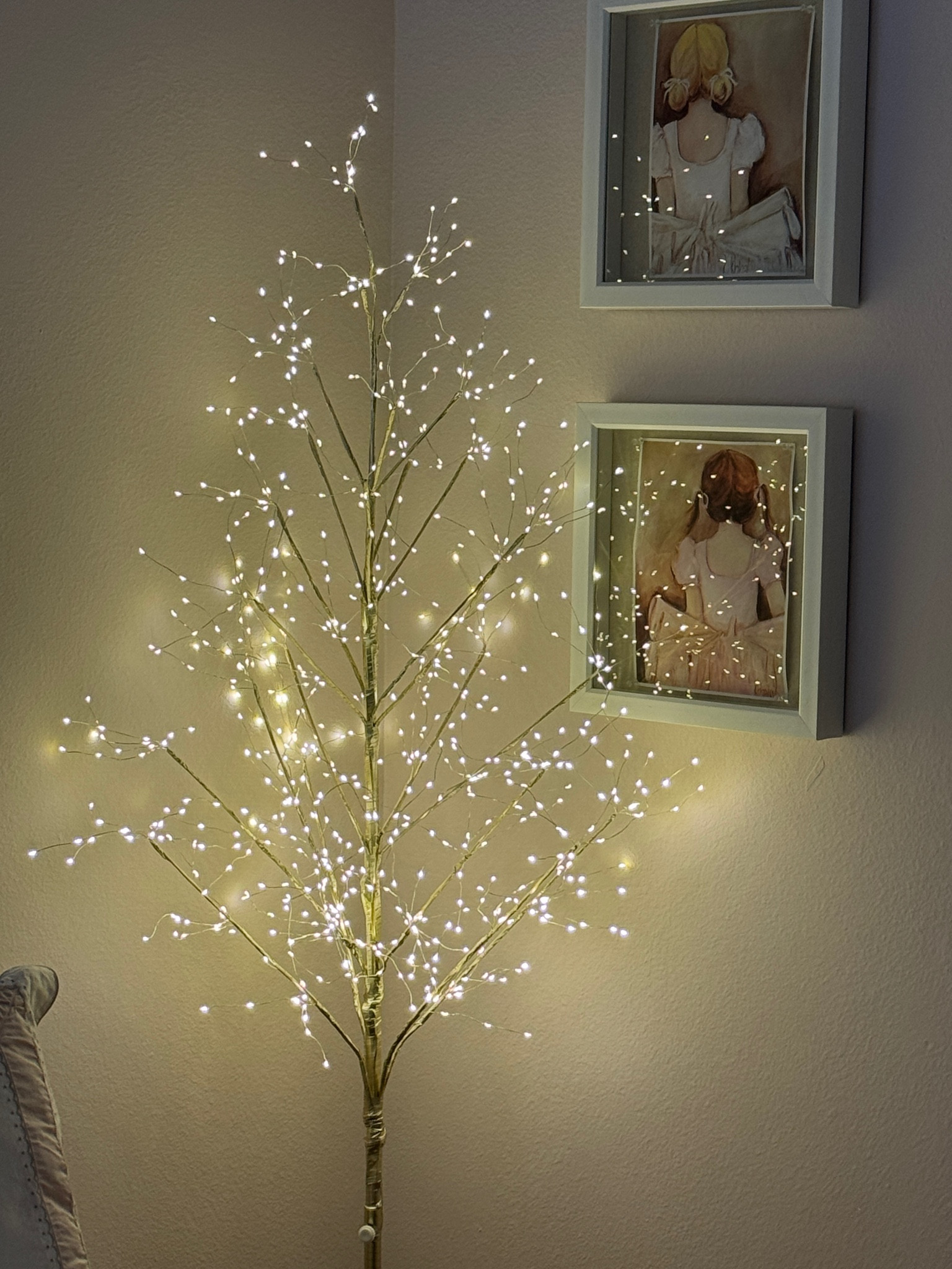 The perfect holiday glow 🥹 #christmas #holidayglow #girlsroom #holidaydecor #christmasdecor 

#LTKHome #LTKSeasonal #LTKFallSale