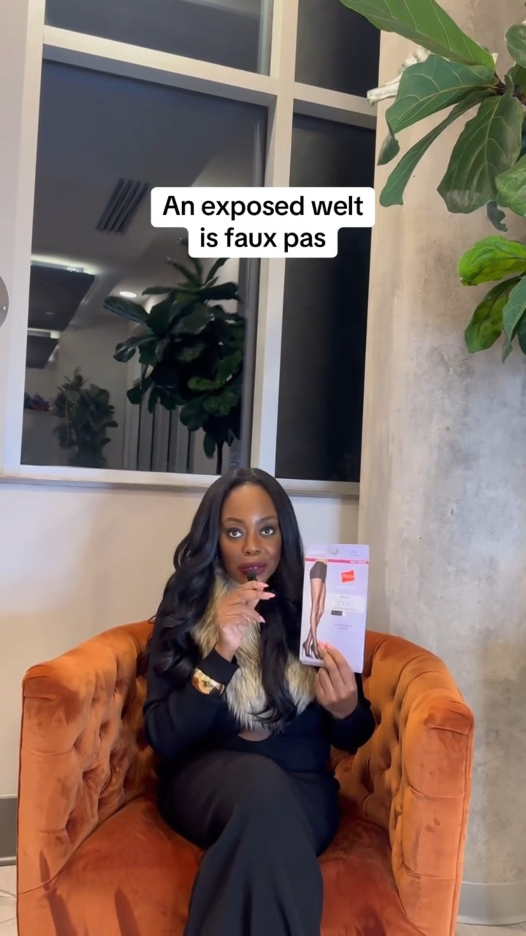 The right tights and pantyhose matter for micro-mini shorts, short skirts and dresses . 
_____
✨The Solution: invisible, opaque, floral and net tights or pantyhose 
✨Specialty Hosiery: @oeak_official @getnoosh @wolford @orobluofficial @calzedonia