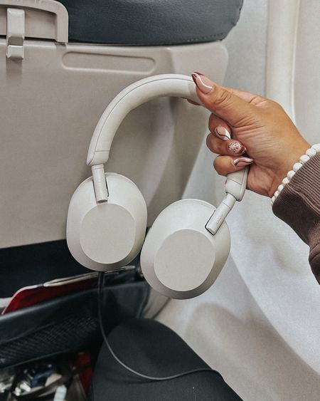 This is the BEST noise cancelling headphones 🎧 love using these while traveling, especially for long flights. I cannot recommend these enough!

#LTKTravel #LTKGiftGuide #LTKActive